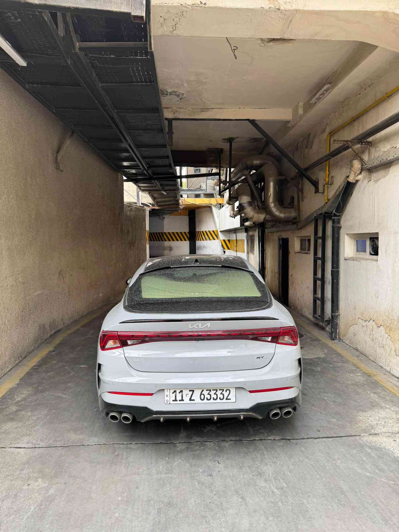 سلام عليكم 
K5 GT gt2  2024 
اللون سمنتي
ممشى 37km
المكينه  شكد ماقويه لل100 السياره تبطنش 
2.5L turbo
300hp 
420nm
نظام سمارت ستريم يعني gdi ودوش
كير 8 نمر dct نمراته تلزكك بلكشن 
مواصفات السياره فول الفول مزوعه مواصفات
خمس كامرات
تحديد مسار
تحذير المغادره من المسار ومحافظة عل المسار 
مثبت سرعه ذكي ومتفاعل مع السياره الامامك
تنبيه تصادم امامي وخلقي وجانبي وتوقف مو بس تنبيه
نقاط عمياء 
ارباكات 8 حتى للركبة 
حساسات اماميه وخلفيه 
هاند بريك كهرباء 
اوتو هولد 
شفتات خلف المقود 
اربع جام اوتو والاماميات مدبله 
سماعات BOSS يعني تونس 
بنراما عل طول السياره 
المقعد السايق والراكب كهرباء وتدفئه وتبريد ومسند ظهر ثنينهن 
تدفئه ستيرن 
اربع وضعيات قياده وبيه السبورت بلاص يفصل تراكشن وتونس بصوت التايرات
تايرات جديده 
ويل19 اربعتهن نضيفات كلش ولا بيهن عواج بس بلاص داخلي من الشركه
السياره نظيفه وحلوه
تقريباً انضف GT 24 وبهيج ممشى وبهيج مواصفات 
 الضرر بابتين سايق وبنيد مبدل بس 
لا جاملغات بارد ولا شاصي ولا راديترات ولا ايرباكات كلشي وكاله 
صور الحادث عندي وللتفاصيل اكثر تواصل وياي 
***********
مكاني بغداد

