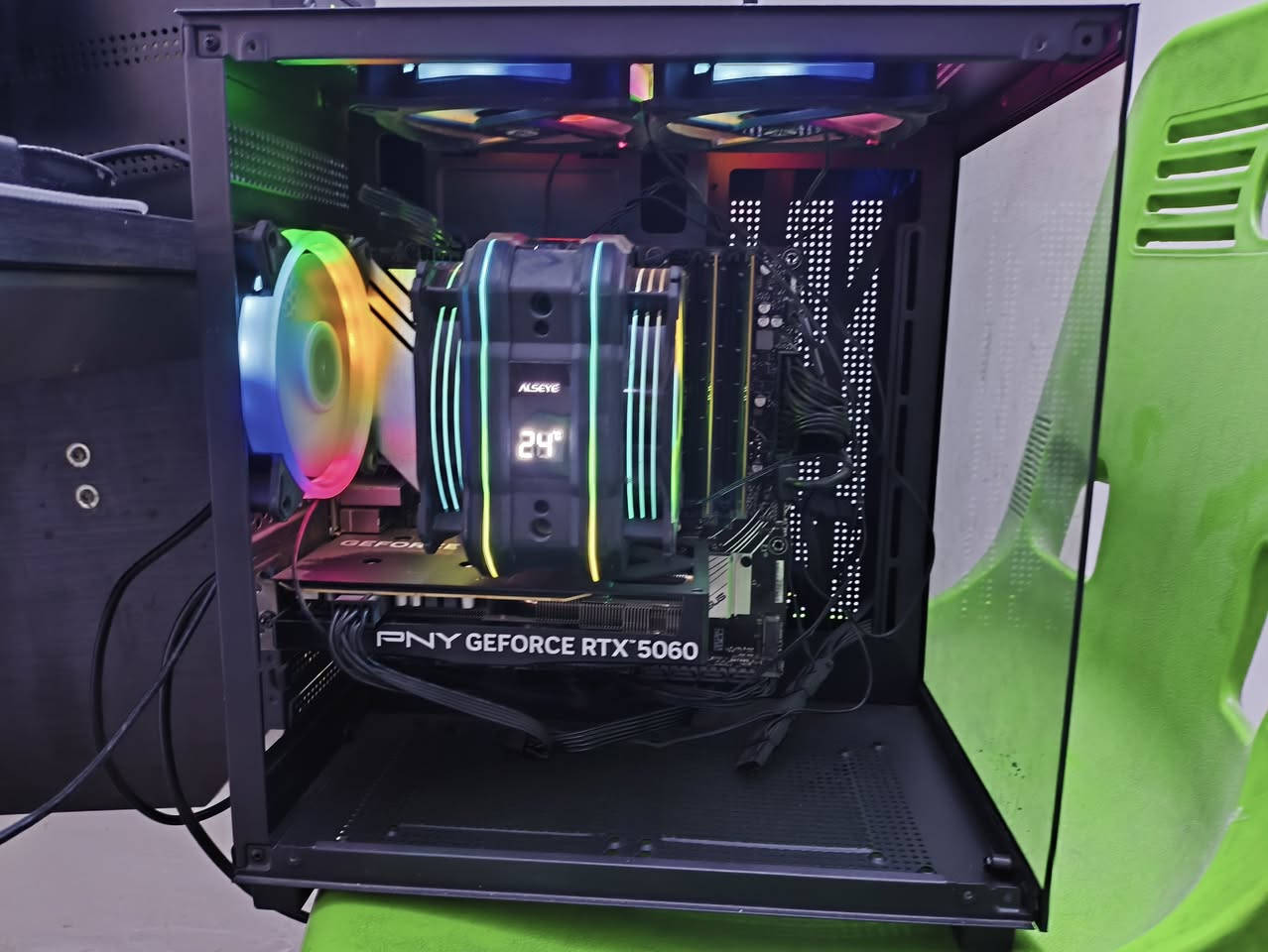 السلام عليكم

سيت اب للبيع (ابيع كامل)

المعالج: ryzen 7500f

كارت الشاشة: rtx 5060 8g pny

الرامات: 16x2 32g ddr5 

البورد: asus b650m wifi

التخزين: 1t m.2 leaxer

البور سبلاي: aero 600w bronze

الكيس: زجاجي اسود و3 فان

--------------------

الملحقات

ماوس كلوريس مودل D ابيض

كيبورد ريدراغون ابيض

ups 1500va

السعر 1950 وبي مجال 

*********** واتساب

مكاني بغداد الدورة وما عندي توصيل
