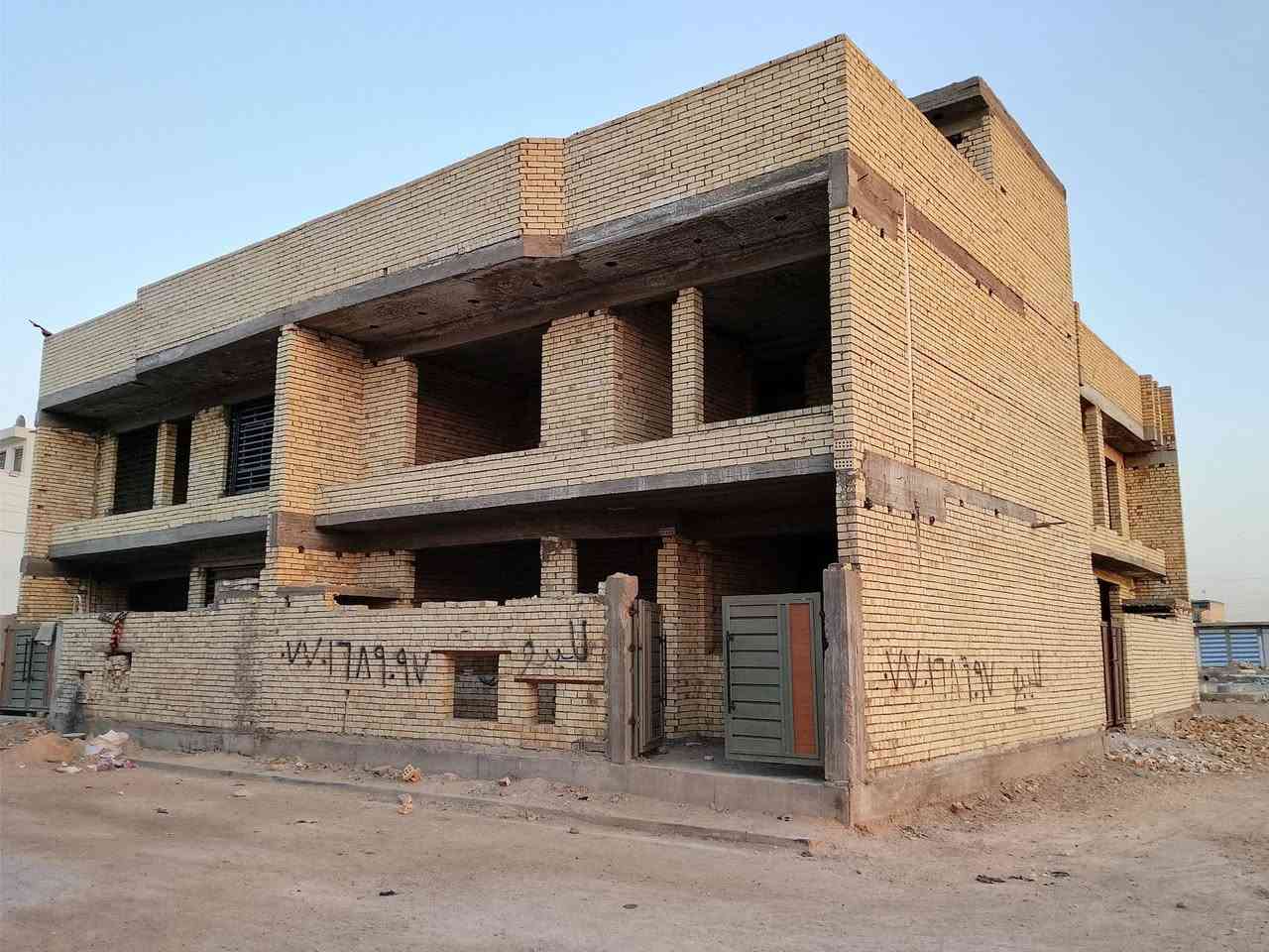 السلام عليكم هيكل للبيع مساحه 100 واجهه 10 ونزال 10 اربع غرفه النوم الاتصال على الرقم ***********
