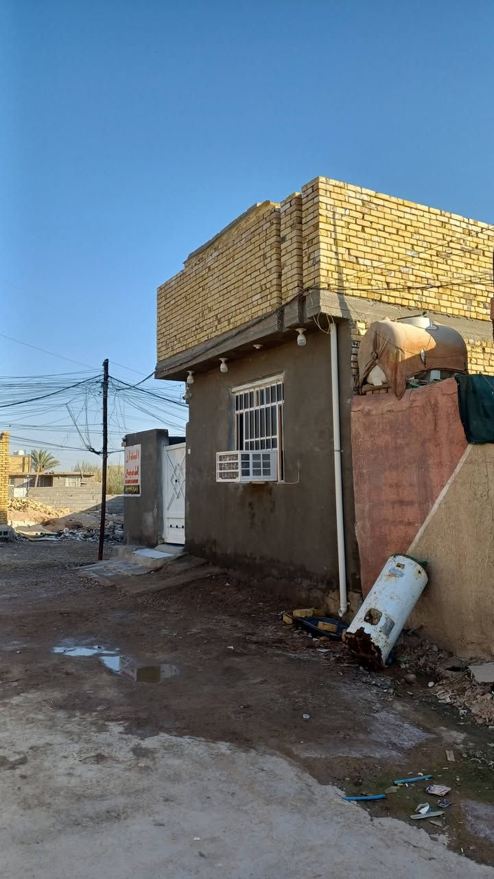 ياالله.السلام عليكم مشتمل المساحه 90متر مربع ركن.على3شوارع بيت جديد ونضيف مال عائله صغيره موضح بالصور والمقطع الفديو.المكان نزلت اللؤاء حنين.دور الضباط مربع الجملون ثالث شارع.السعر(30)وبي مجال..مرقم بالبلديه وبي معامله كامله .البيت نظيف جدأ.وجاهز للسكن وشغلى درجه اولى الاستفسار***********.ملاحضه البيت قبل 5اشهر كاعدين بي اكرر مال عائله صغيره..
