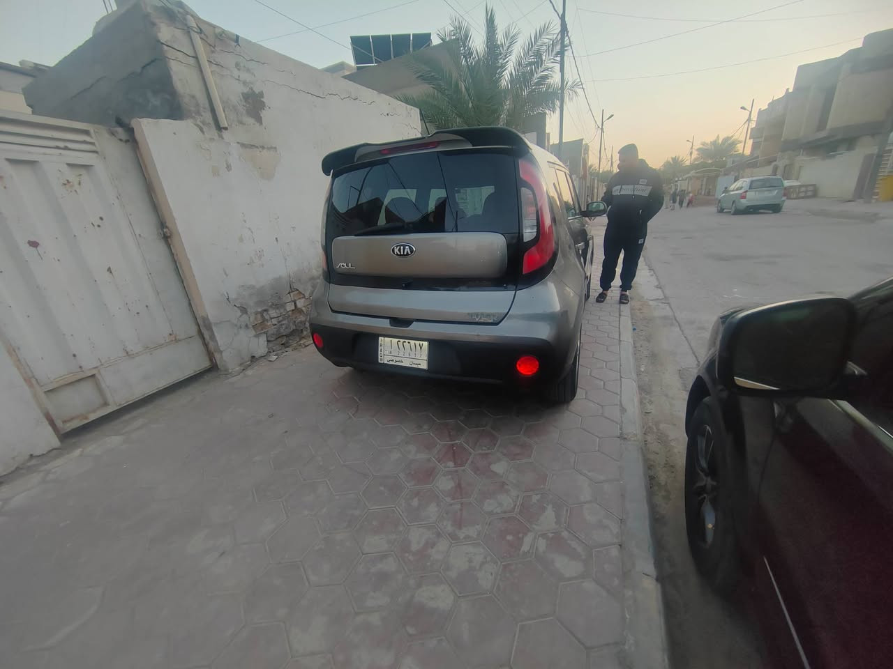 سلام عليكم
كيا صول 2018
1600  رقم ميسان حادثها كلش بسيط بس الشباك البنيد بدون دواخل
والجاملغ الأمامي جهت الصدر بي صبغ او كلير من امريكا
وصبغ بالجاملغ الخلفي جهت السايق بالعراق أثر طخه بسيطه
ماشية 88
السعر ب ١١٠ وبيها مجال شي بسيط
رقم التليفون ***********
