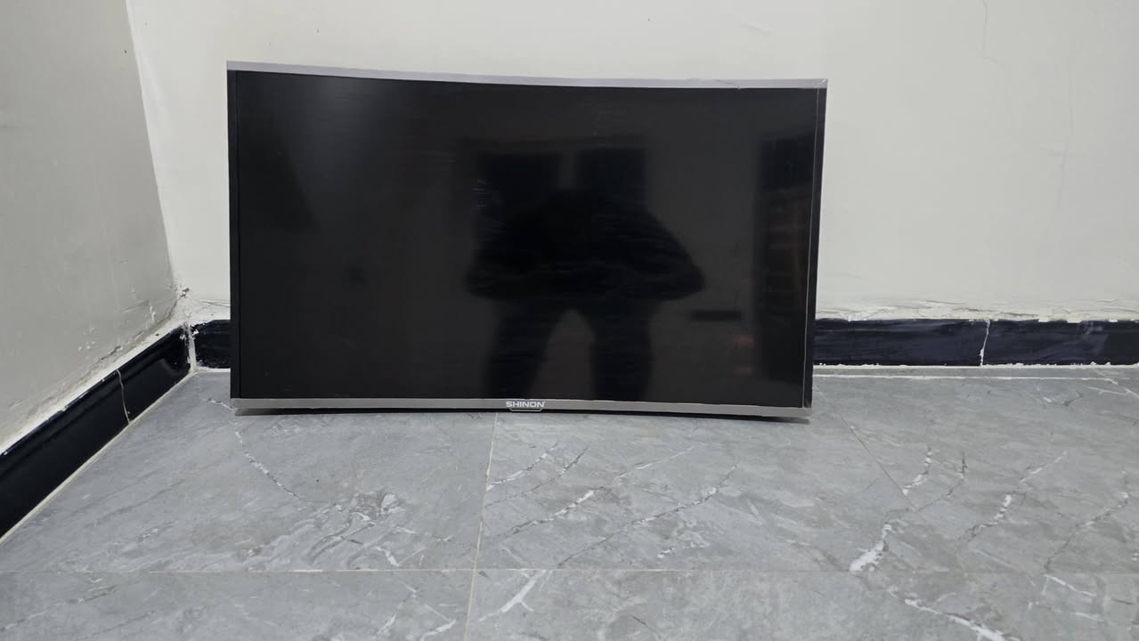 شاشه اسمارت ام النت حجم 43  مقوسه للبيع فقط اتصال *********** مكاني قضاء الأحرار الحبيبه
