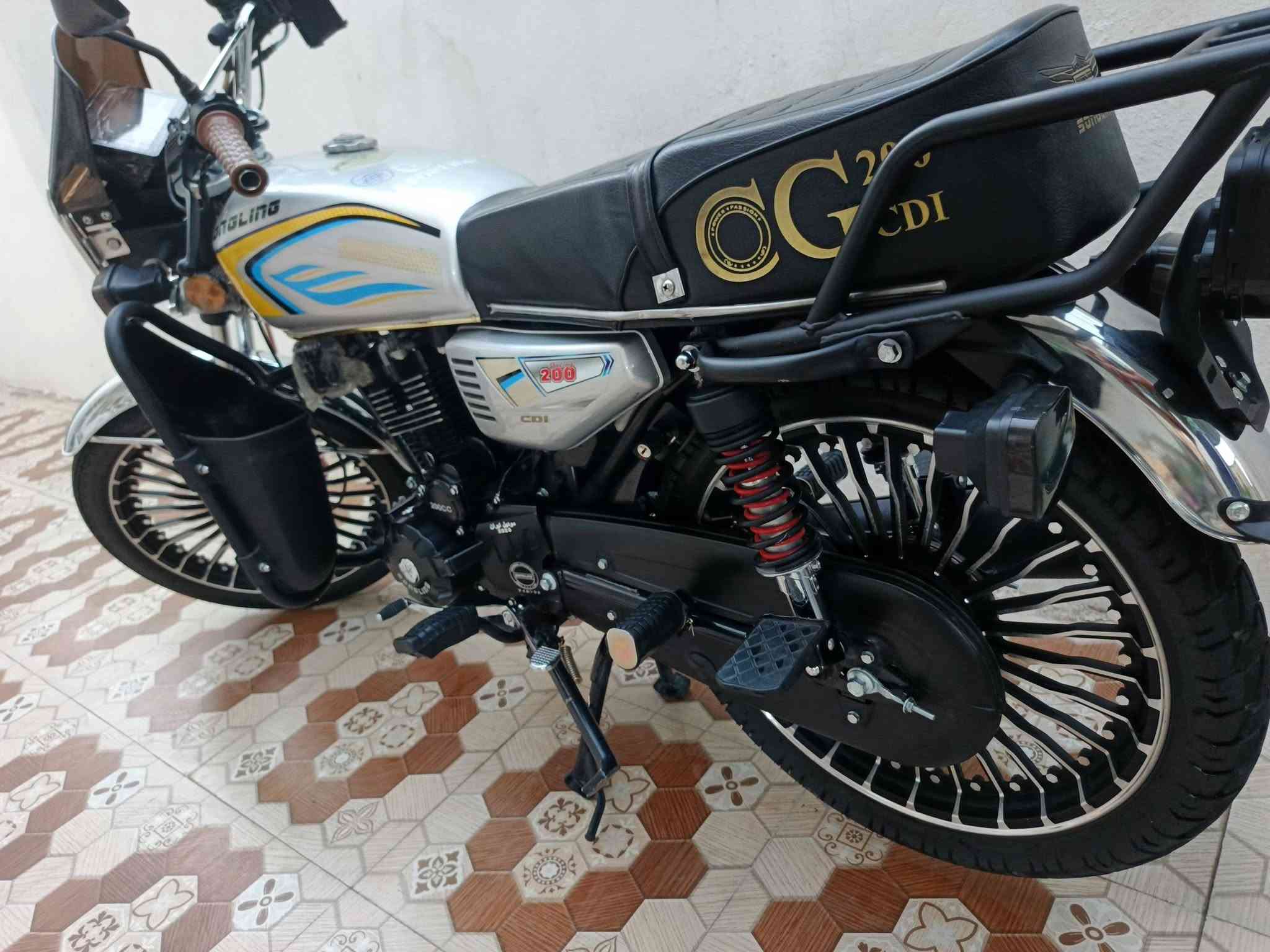 ايراني سونك موديل ٢٦ ويل مارسدس صار شهر من مشدود ماشي ٣٠٠٠ بعده جياسه بي مكاني رمادي التاميم السعر( مليون و ١٠٠) الاستفسار ***********
