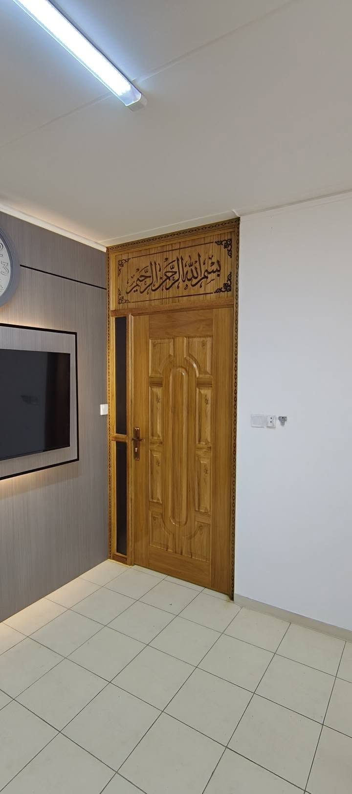 السلام عليكم
تم الإنجاز باب قاطع بين صالة ومطبخ
لشقة الأخ أبو رقيه A501 
أبو سجاد النجار ***********
نجارة عامة
