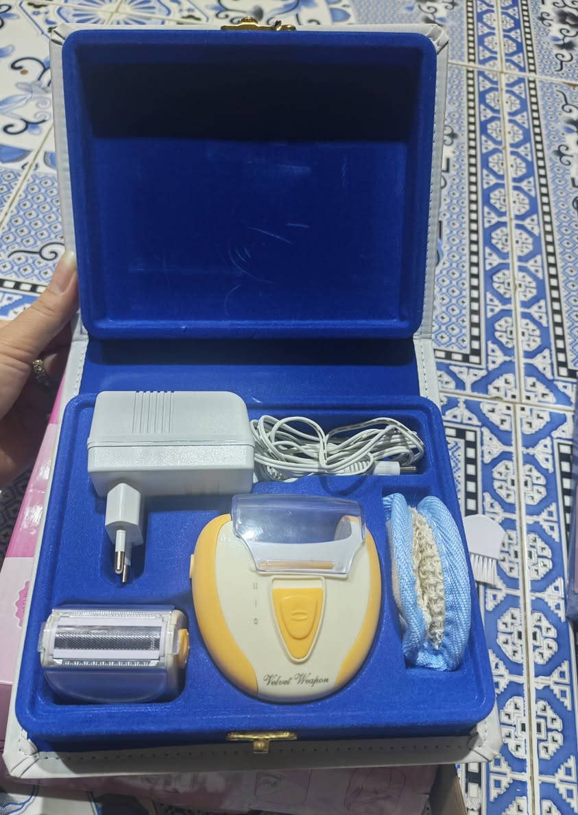 جهاز شمع جديد مامستخدم مشتريته ب25 ابيعه ب10 شرط لفحص
ومكينه حلاقه نسائيه مستخدمه قليل راس الحفافه عاطل باقي فقط راس الحلاقه مشتريته ب40 ابيعه ب8 

موجود توصيل ***********
