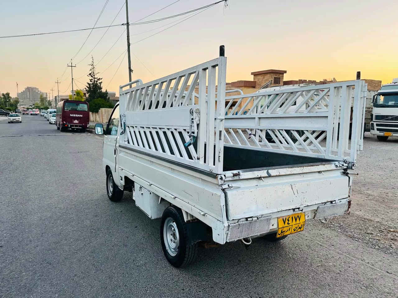 هافي بيكب تاك قماره 2009
بێ بۆیاغ بێ لێدران
 گیرومکینە و ئە کسل و شانسی بە  شەرت 
تحویل وەکالە و غه رامه ش به شه رت 
4تایه ویلی نویە هیج مە سروفیکی نیە مالی دوستە دە عامی بو دە عامی بو شەرت سە یارە کە جە مجە یە کی شازی پیوە یە مالی کە سابە  تە مالي ئیشە
ژ.م:*********** أربيل, العراق
