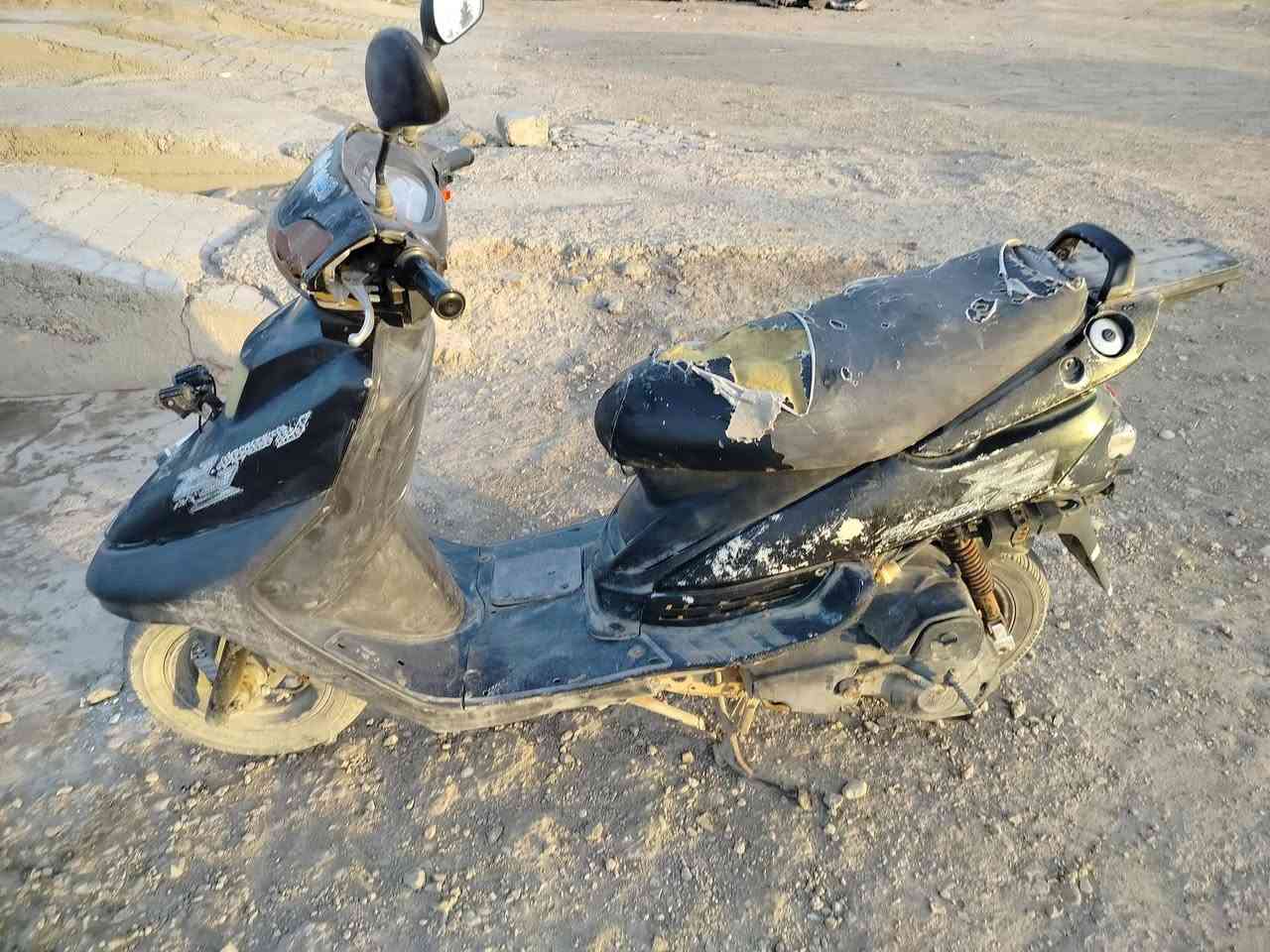 السلام عليكم دراجه فراشة YAMAHAللبيع السعر 250 وبيهة مجال كلشي شغال هندر وسلف  هورن لايتات  عداد البانزين شغال فقط عداد السرعة غير شغال للاتصال بالرقم  او خاص العنوان ديالى الاسود قرية البدوانيه 
***********
