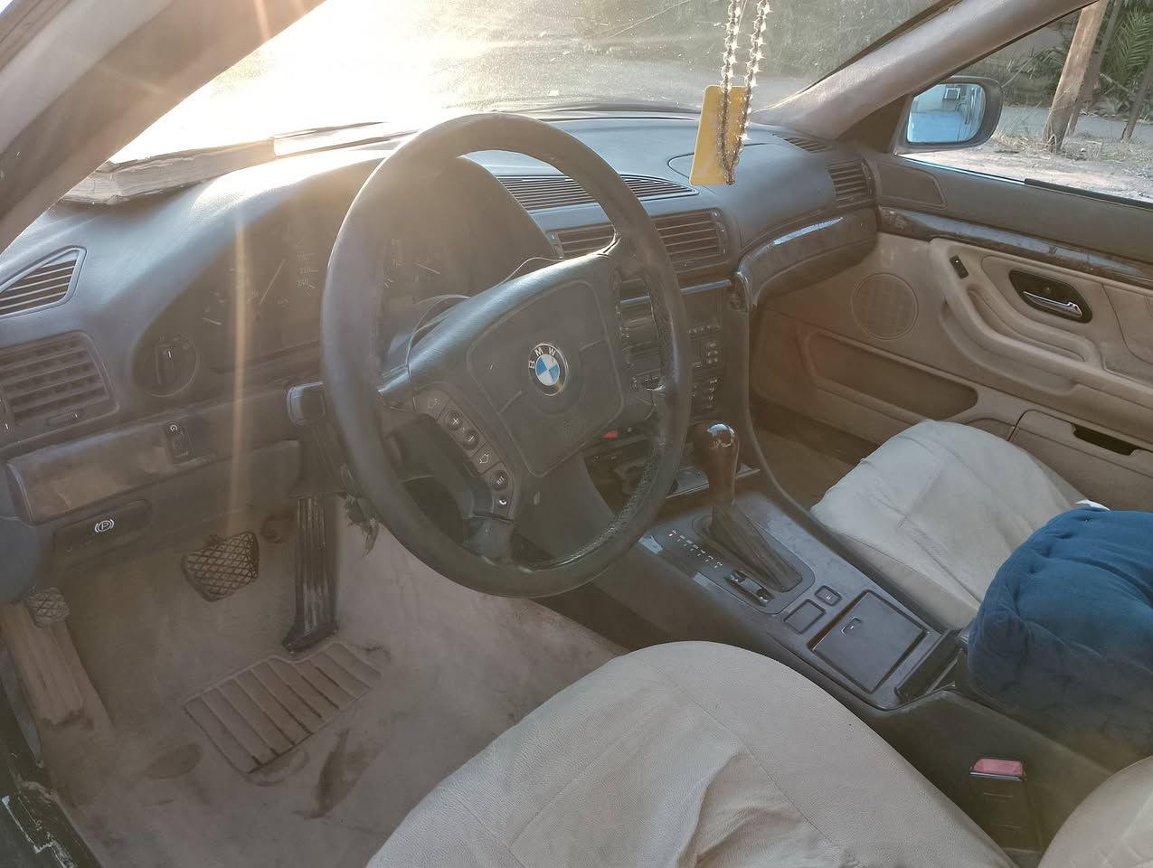 740 موديل 97 سنويا جديده خفاش للبيع سياره حلوه ونظيفه ترايك وين ما تريد مكينه كير حداديه باتري تبريد غرفه كهرباىيات تايرات كله جديد سعرها 60وبيها مجال تلفون ***********
