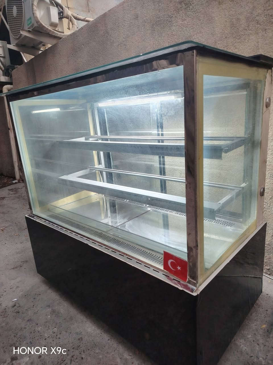 براد كيك البيع متر ٢٠ االبيع مكاني بغداد ***********
