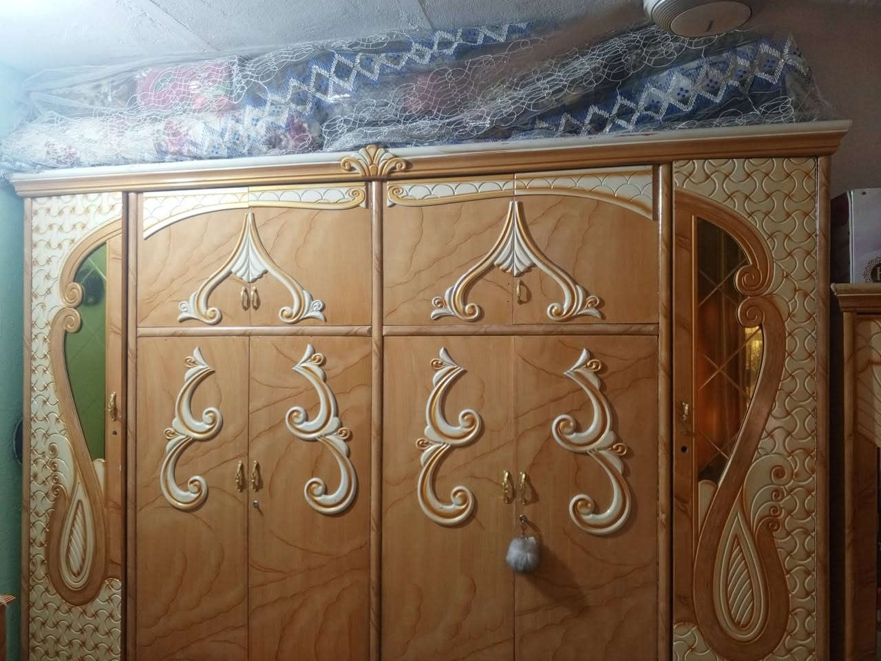 غرفه اخشاب كامله ام 6بيبان صبغ حراري جربايه كامله كنتور ميز مرايه زاويه ميز ابو باب 2 غرفه كامله ونضيفه خاص مفتوح أو ***********
