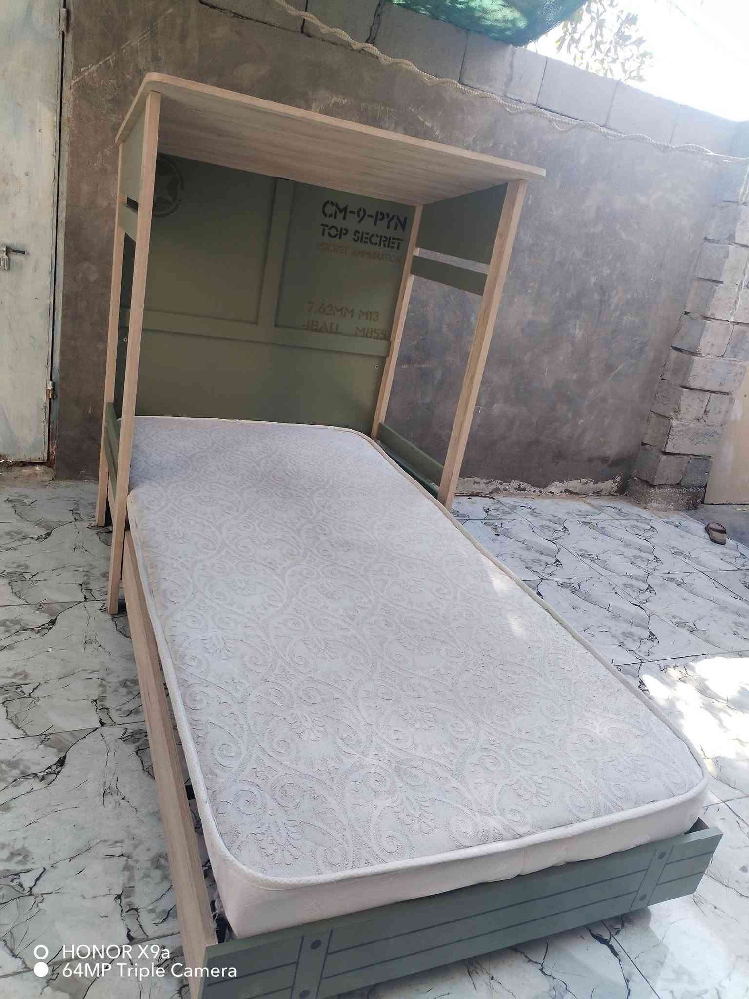 للبيع استخدام قليل جدا جرابي نفر نضيفات مع الدوشك عدد 2 مع ميز دراسة ويا مقعد مزود بكيبل شاحن USB مع ميز صغير ثلاث مجر كلماً وسعرة المكان السماوة حي الإعلام مجاور معمل الأسمنت الرقم ***********

نص مكتوب في الصور:
- HONOR X9a 64MP Triple Camera
- HONOR X9a
- 64MP Triple Camera
- O HONOR X9a