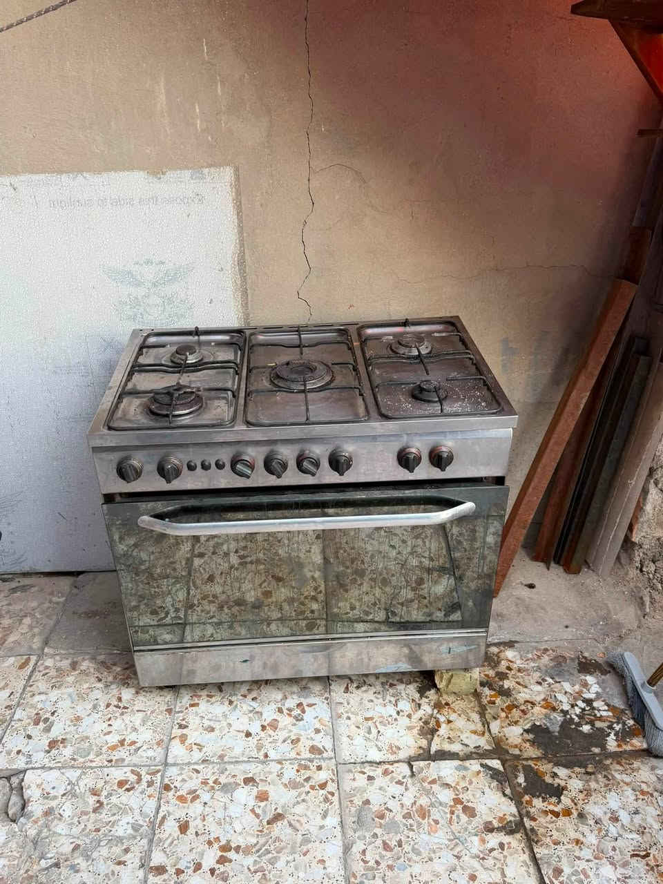 بيع سريع طباخ مصري ب 100 الف ***********
