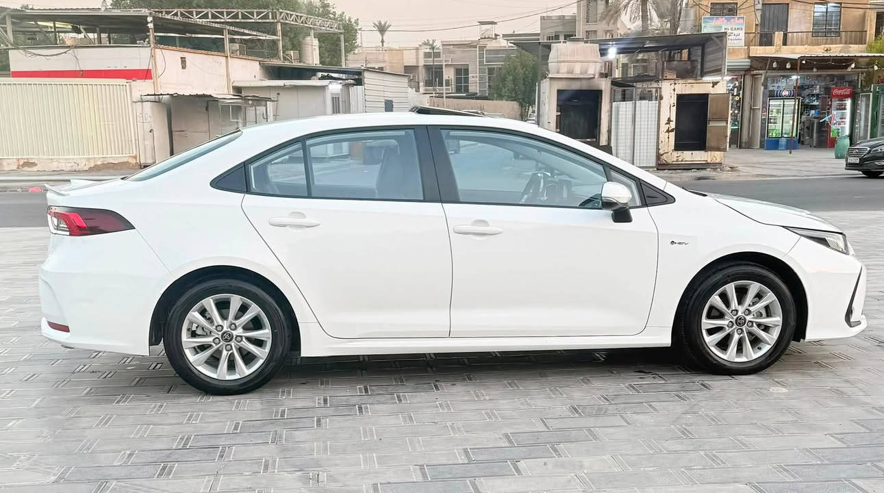 السلام عليكم للبيع فقط كورولا هايبرد موديل 2025 ماشيه 20 الف كيلو كفاله عامه . شادلها داش كام اصلي مربوط مع الرادار . عازل حراري للجام . السعر 158 وبيها مجال . مكان السياره بغداد حي الجامعه للاستفسار ***********
