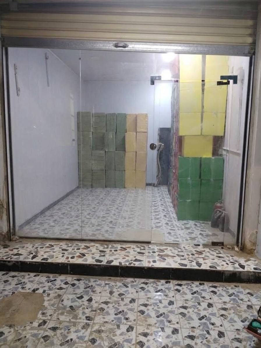 سكيورتي للبيع العدد 2  ارتفاع 3متر والعرض 3 ونص متر السعر 6000 الف وبي مجال الاتصال علئ هذا الرقم ***********
