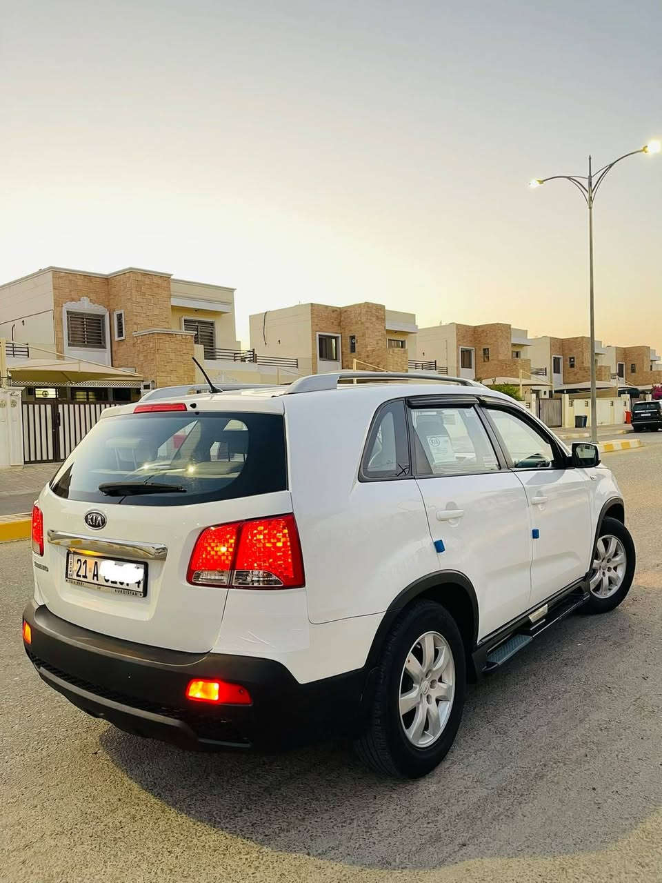 السلام عليكم 
سورنتو خليجي موديل ١١
رقم سليمانيه دولي
السياره بيها باب واحد فقط كلير 
والباقي مكفوله من الصبغ 
شرط محرك وكير ممفتوح 
سبعه راكب السياره 
السعر 129وبيها مجال بسيط 
مكان السياره تكريت 
***********

