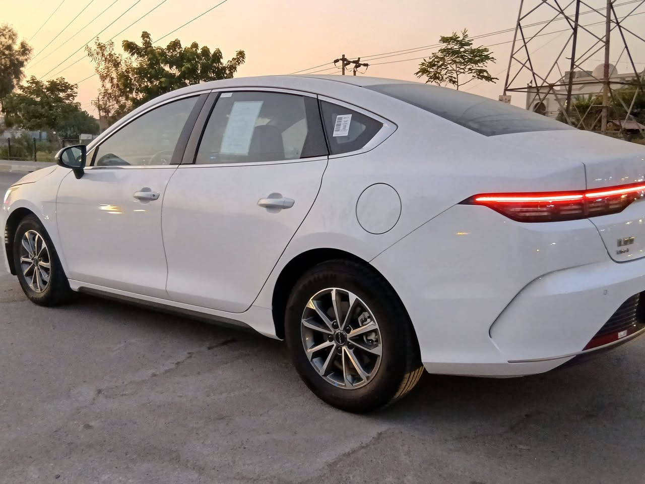 السلام عليكم
BYD
دسترويل 
مديل :2025
ماشيه : ١٩ 
بيها بس بارد بخشم جاملغ الأمامي كد ٤ اصابع
وباقي سياره مكفوله
تشغيل عن بعد 
كير محرك مكفول
مرايات كهرباء 
كشنات ابيض رياضية
لد نهاري 
شاشه قلابه 
اشاير بل مري 
وبعد مواصفات دسترويل معروفه
السعر ١٩٣٠٠ 
عنواني بغداد الشهداء ،،،،***********
