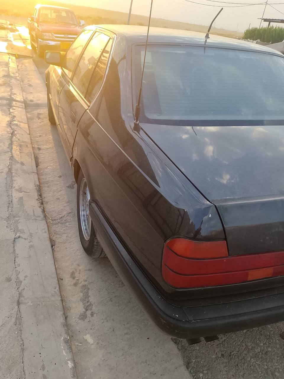 السلام عليكم اخوان BMW735  موديل 1991سيارة نشطة ومابيها مصرف خلاص رقم جديد سنوية جديدة فول توماتيك كشنات تدفئة بدون سلايت سيارة كاملة مكملة تبريدها ثلج ومابيها اي نقص مكان السيارة اربيل  سعرها 47 واتساب فقط ***********واتساب فقطط
