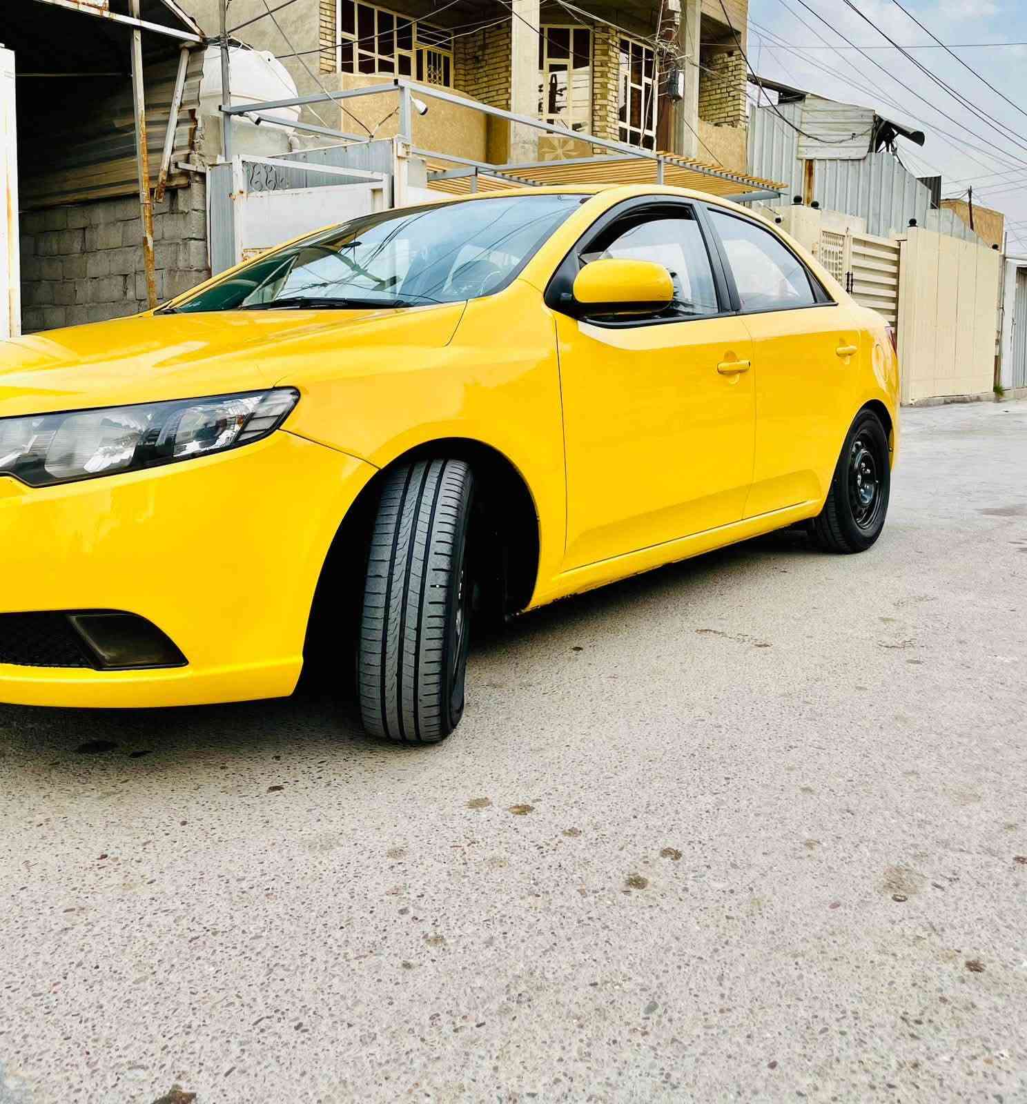 سلام عليكم
للبيع كيا سيراتو 2012 خليجي مكينة 1600 

السيارة خير من الله جاهزة من كلشي تخم تاير ويل جديد وصدر كامل جديد وداخلها دوشمة جديدة والسيارة معمرة ومصبوغة والسيارة شوفت عينك جاهزة 
بأسمي ورقمها بغداد مكان السيارة بغداد الزعفرانية 
والسيارة معروضة ب( 88) 
***********
