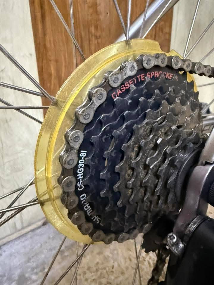 بايسكل Specialized الأمريكي 🇺🇲 للبيع 
المواصفات:
الحجم 28 قياس الفريم 49 cm 

الفريم المنيوم 

سستم شيمانو

المكينه الخلفيه Shimano Deore 

8سرع خلفيه 3 امامية

الشفترات Alivo

بريكات فحمات(سهلة وسريعه الصيانه)

تايرات ALEXRIMS بلادي 

دبل امامي تحكم قفل فتح 

الملحقات( هورن+لايت+فيدرالية خلفيه)

للتواصل واتس اب *********** السعر 260 وغير قابل للتفاوض
