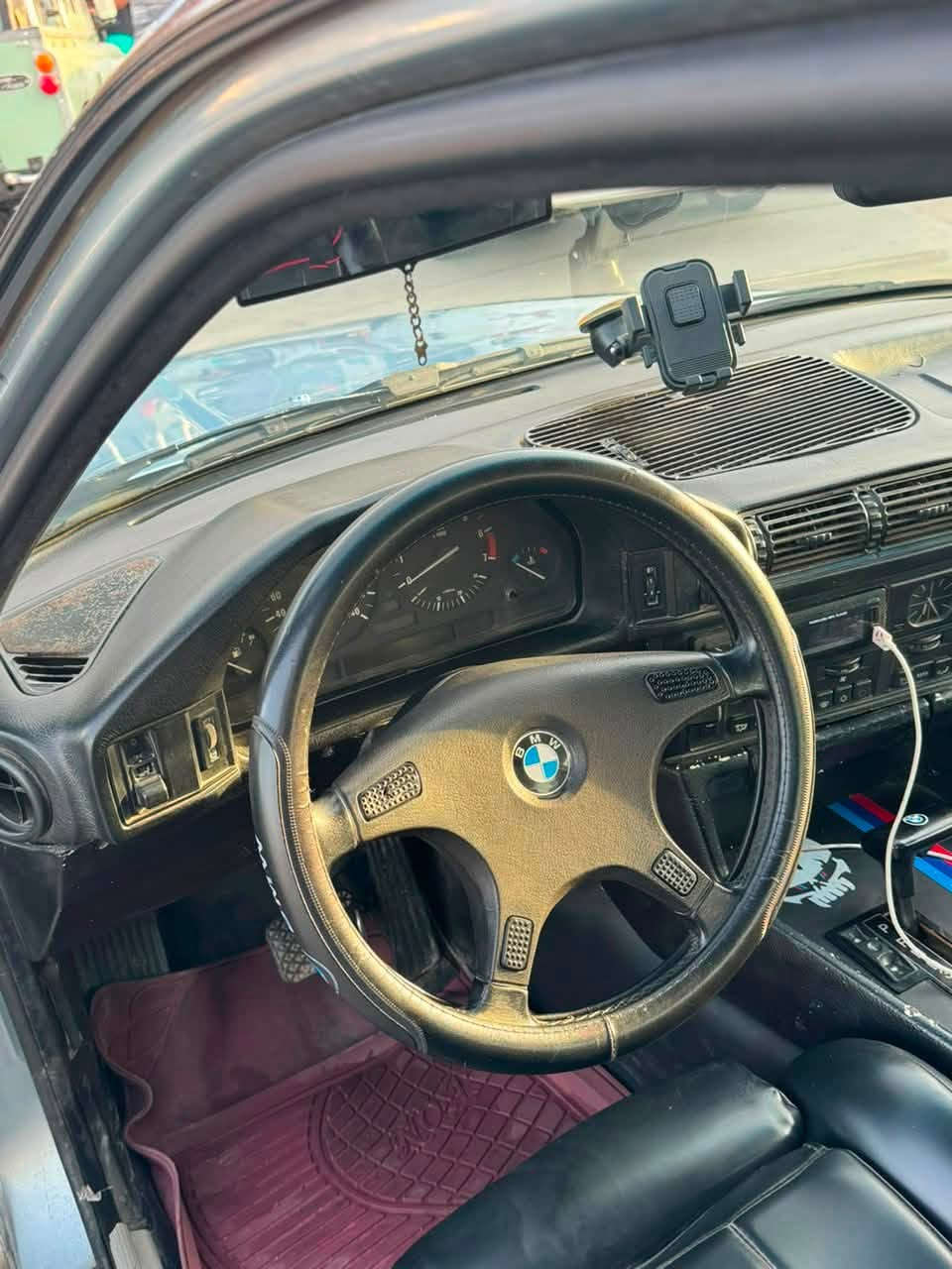 السلام عليكم اخوان BMW 525
للبيع 
موديل 1989
مكينه وكير صقر مديل 2000 دبل فانوس اوتماتيك 
التحويل مباشر 
الرقم بغداد 
السنويه الحد 2027/9/24
السياره نضيفه ومرتبه 
السعر 50ورقه وبي مجال بسيط
***********واتساب
