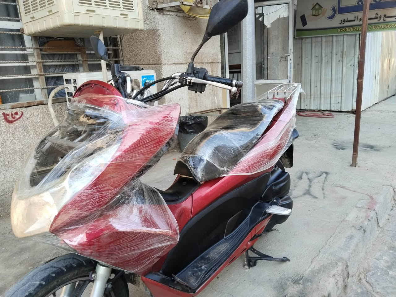 سلام عليكم
بي سي اكس 

جيل لاول

ياباني 

مكينها حلوه كفرات كدامك بيها نقص الجامه و جاملغ فوك تاير وبيها صوت خفيف فايبرات كلج 

سعر دراجه ٨٠٠ وبيها شي قليل 

مكاني بغداد الحريه 

***********
