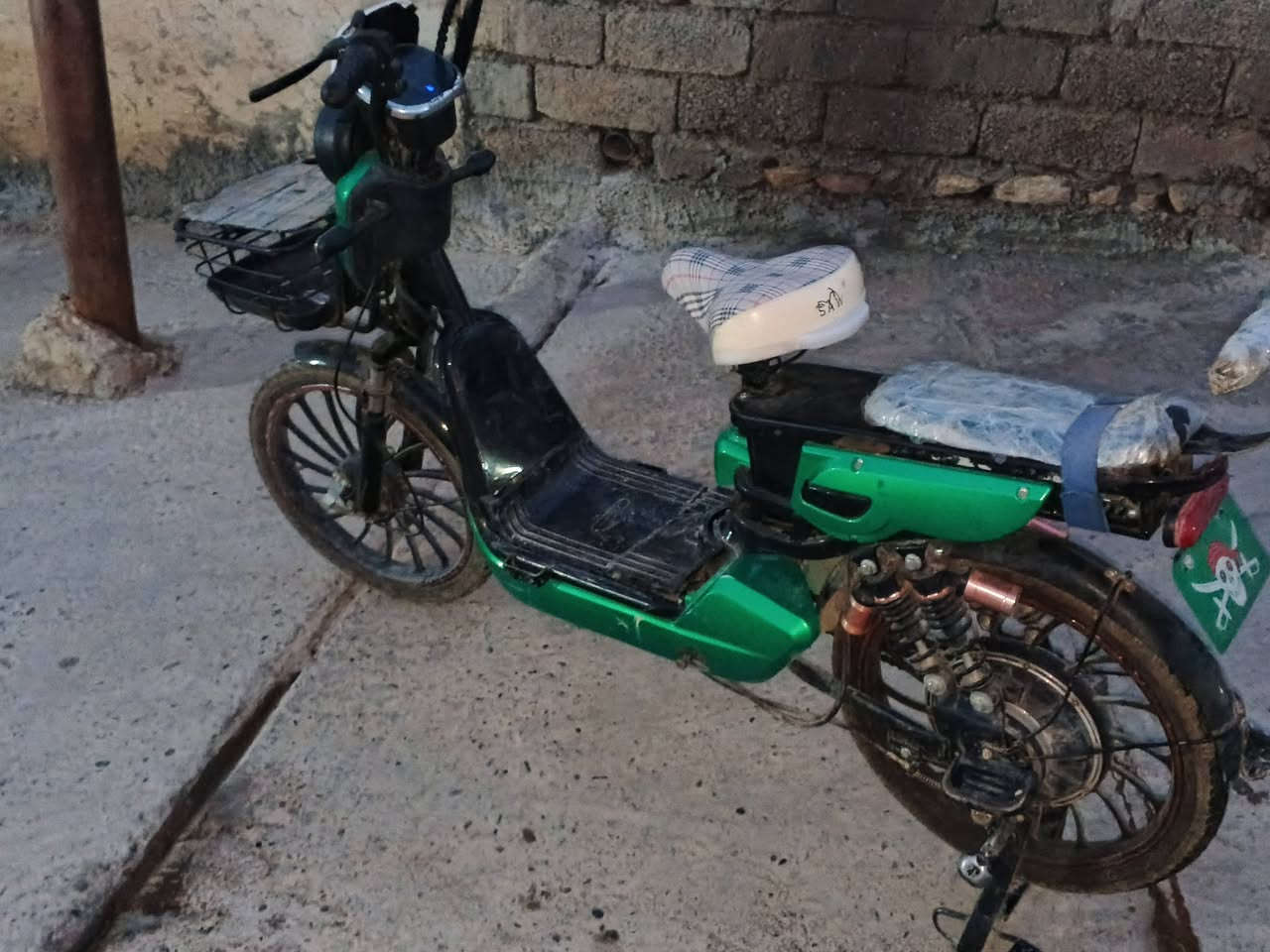 للبيع دراجه شحن 200بي بمجال الاستفسار على هذا الرقم***********
