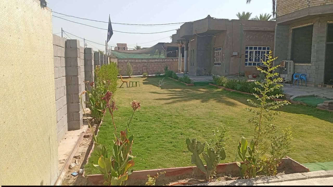 عدي نصف دونم طابو سند 25 للبيع
يحتوي على دور عدد 2 واحد كامل والثاني هيكل

موقعه شارع بغداد كربلاء عمود 140 قرب مدينة سيد الاوصياء للزائرين وقرب محطه قطار كربلاء 

يبعد عن الشارع العام 130متر وعن الامام 6 كيلو متر 

تتوفر كافه الخدمات من ماء وكهرباء ومدارس 

موقع ممتاز وهادئ لسكن او دار استراحه أو حسينيه 

مسيج ومرتب جدا يحتوي على حديقه مساحتها 250 

موقع ممتاز وهادئ لسكن وقريب عل شارع الزوار 

تنزل عن شارع بغداد 90 متر تبليط عرضه 15 متر 

وتنزل ترابي 40 متر عرضه 9 متر تحويل اسهم باسمك مباشر السعر وباقي التفاصيل عبر الاتصال اني صاحب الأرض مباشر ***********
