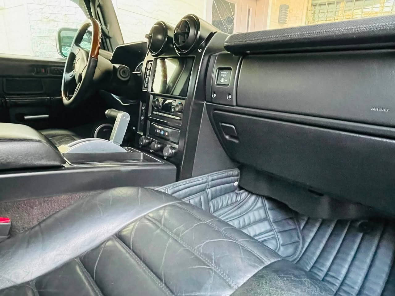 السلام عليكم HUMMER H2/2007
مكفول نظيف جداً مكاني بغداد السعر 240
***********
