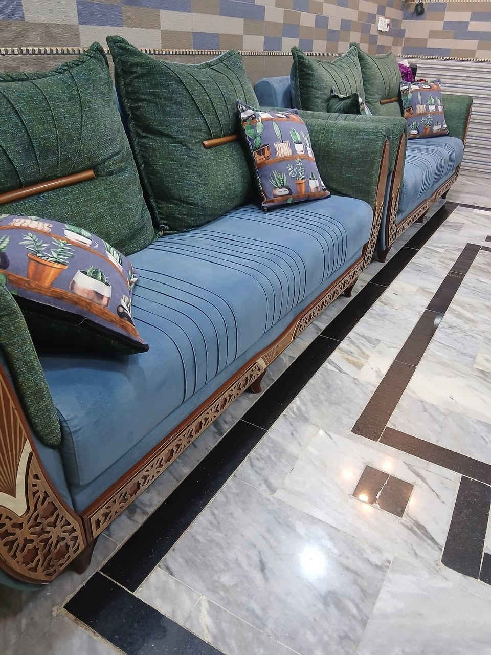 المكان بغداد العبيدي حي السفير هاتف 
*********** عشر مقاعد
