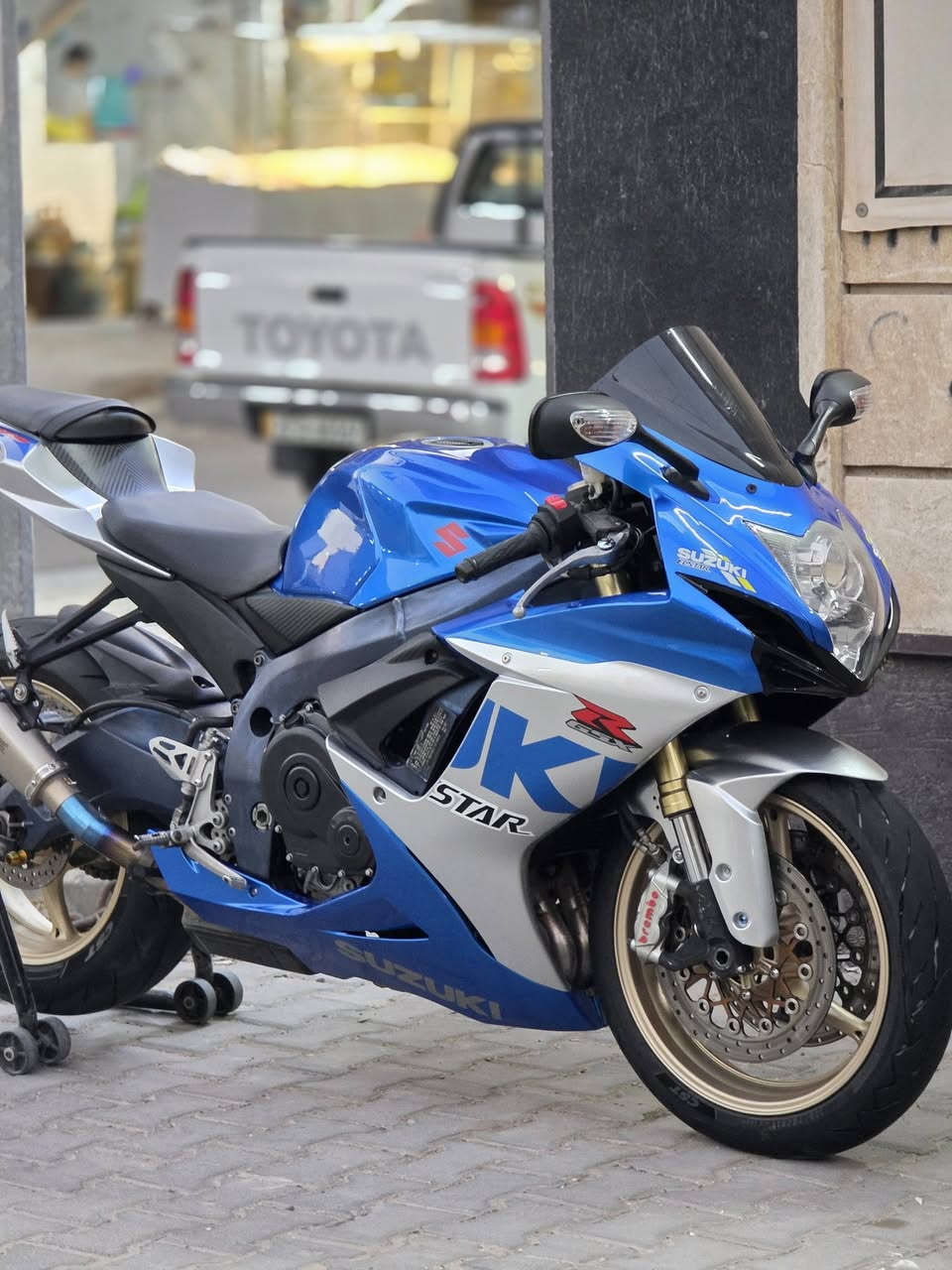 جكسر GSXR 750CC
دراجه رمبه دخول جديد 
ياباني دراجه مو مال شارع ركز زين دخلت يوم 20 بشهر 
محد صاعده بس اني 
بدون رقم 
فقط منفيس ومكاتبه 
اخواني الاعزاء الدراجه مخلصه للخير وعليه كزوز اكرو بوفج HP
وعليه تطوالة كزوز تيتانيوم 
حجر بيه بلادي ممشيول 
عليه عدسه زنون 
ويالة ذهبيه بلادي مو صبغ 
فجوج برمبو 
دمبر إلكتروني بلادي 
وضعية قياده 2 كنترول 
اطارات Tsc خلفي 190 
#ملاحظه قبل لا تدخل خاص وتخابرني شوف اسعار رمبه وشوف اسعار شارع وره خادم الك تشلع عيوني واذا مو شراي وتحب تسولف اترجاكم ماعندي مجال وشراي بي خير ويدلل 
*********** بغداد
