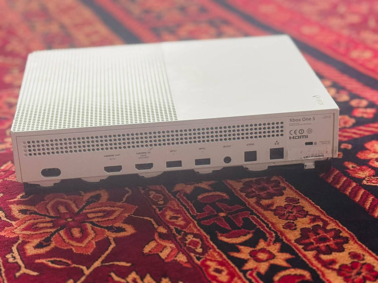 Xbox One s بۆ فرۆشتن
جیازەکە هی مالانە هیدوکانو شتنیە
کراوەتەوە تەنها HDmiگۆراوە
گۆرینەوەشدەکەم بە ps4جۆکەر
جیازەکە دودەسکی لەگەڵە دانەیەکیان وەیارە دەنەکەی تر وایەر لێسە
دەسکە سەوزەکە گێریەکیانی گیرەبێت
سعریشی بەکامل ئەشیاوە تەن ها ٩٥هەزارە
***********
ڤایبەرو وەتس ئەپی لەسەرە
