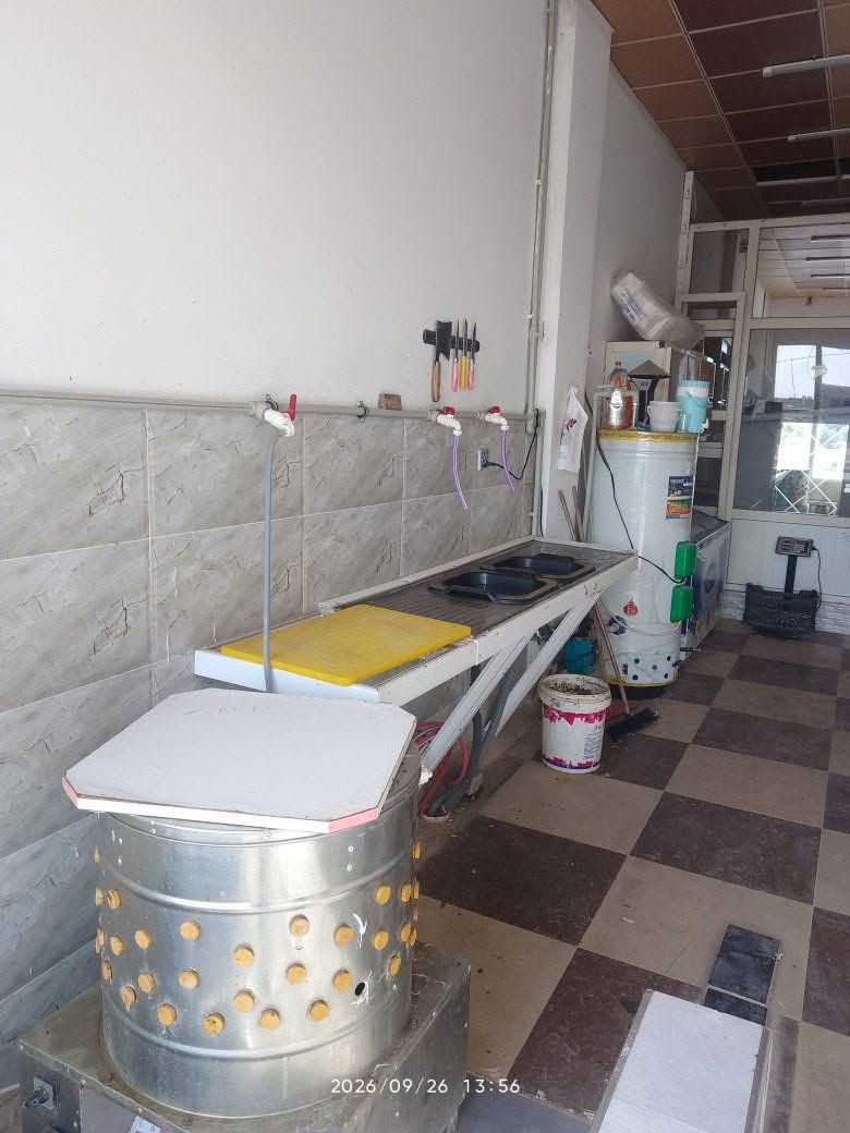 محل دجاج للبيع كامل مكمل مابي اي نقص بس تجيب دجاج وتبيع / عنوان / الاسرة مقابيل سايدين ال55 
للاستفسار ***********

نص مكتوب في الصور:
- 2026/09/26 13:57
- 2026/09/26 13:56
- 2026 13:55