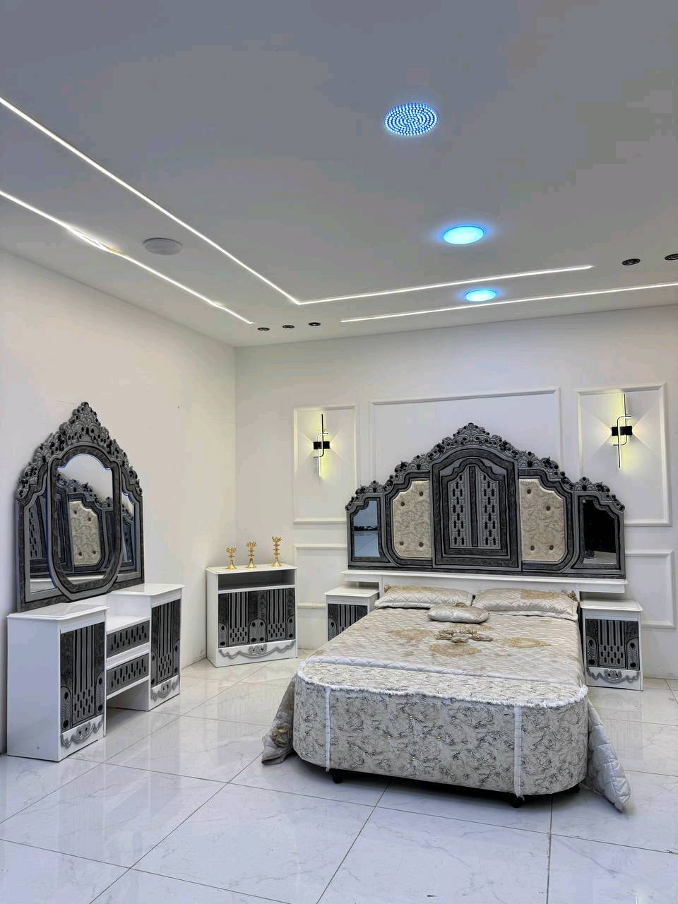 حصرياً الموديل الجديد   

السعر مليون و٥٠. الف 

غرفه نجاره قتصاديه 🛌

متكونه من 9 قطع مميزه 

الكنتور ارتفاع 240 طول 320 

مع الزاويه مجموع الطول 4 امتار 

السمك الخارجي للغرفه 5 ملم انديف

والسمك الداخلي 3 ملم معاكس ابيض

سعر الشازلون الخزان 75 الف 

سعر الشازلون المقعد 50 الف 

متوفر توصيل وشد داخل بغداد 😊منو يكول النجارة العراقية ماتت؟ 🇮🇶
هذا شغل يد... متانة وفن 
اسمع من النجار نفسه 👇
للحجز والاستفسار راسلنا خاص
#نجارة_عراقية #غرف_نوم #شغل_يد#ديكور_عراقي #بيت_عراقي #نجارة_يدوية #قبل_وبعد #تجهيز_عرسان #بغداد

متوفر توصيل وشد لكافة محافضات العراق 🇮🇶
