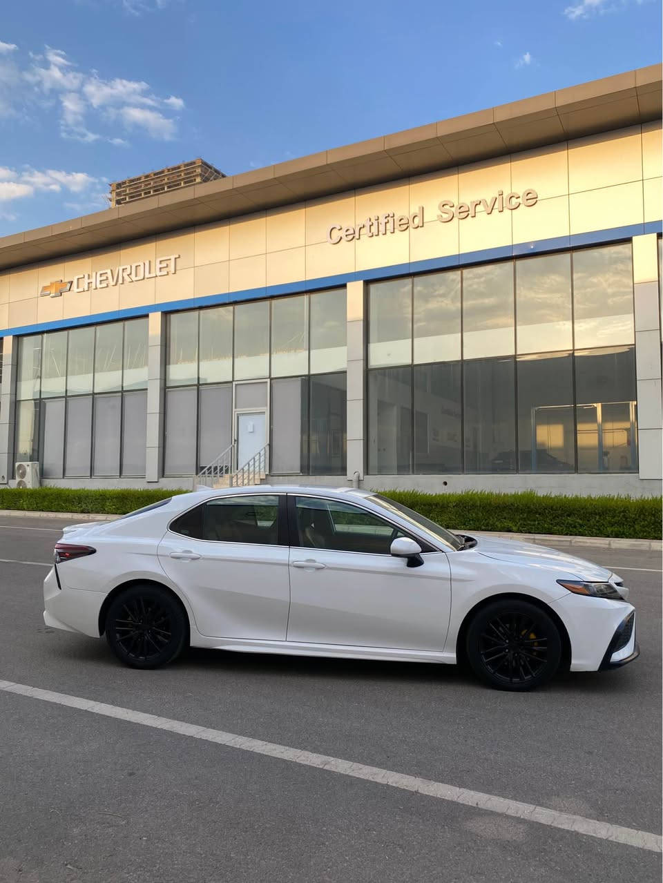 Toyota Camry SE 2021 
سيارة مواصفات se سبورت 
ماشية ٨٦ الف ميل 
سيارة نظيفة كير و محرك شرط نظيفين 
تحويل و وكالة غرامات شرط 
ضررها الحادث من وره بيها شبر داخل 
و البجم كبس ما فاتحة برغي 
و بدون ارباكات ما مفتوحة 
سعرها بلاشش بلاش بدون معاملة 
١٧٥$ ورقـــة و مجال خفيف 
و رقم شاصي و سونار موجود 
للمزيد من المعلومات اتصل على هذا الرقم 
كورك-واتساب
(***********) سميل, دهوك
