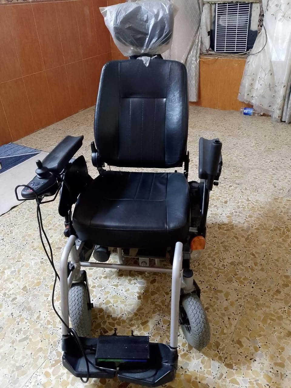 اتكرسي كوري 11 كيلو بل ساعه تقطع 35 كيلو بل شحنه الوحده بطاريات زوج الوحده 55 امبير لايتات دبل اشاره مثلث رماش السعر 1400 وبيها مجال 
عنوان بغداد مدينه صدر حي طارق تصال رقم الهاتف ***********
