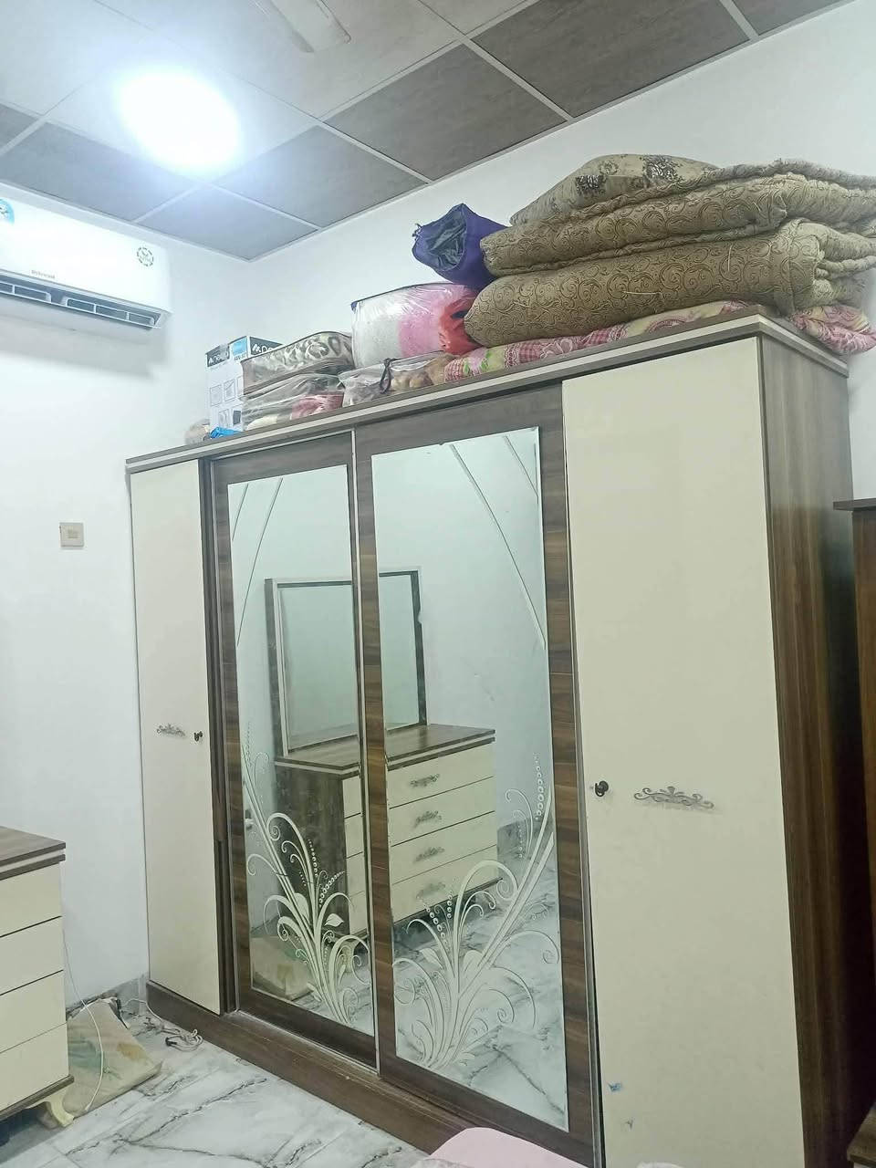 غرفه نوم تركي90% ستة قطع ب200/***********
