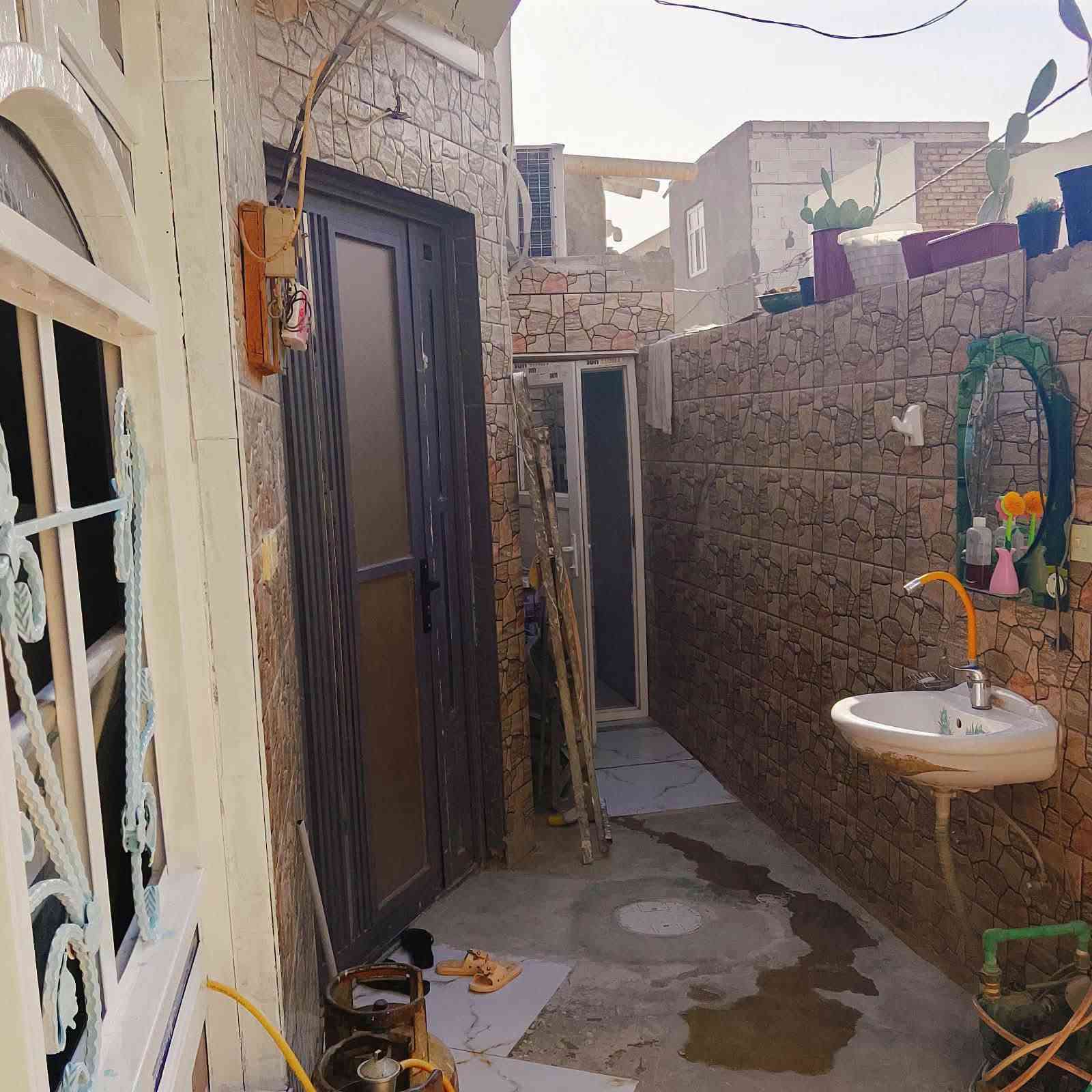 البيت للبيع مساحة ٨٠ متر الاساس صب كونكريت
والسگف عگادة البيت يحتوي على غرفة وصالة ومطبخ واستقبال وصحيات داخلية وخارجية الارضية والجدران سيراميك البيت طابو زراعي سند 25 مرقم من البلدية الموقع كوفة السهيلية الثانية شارع مسلم بن عقيل السعر 30 مليون للأستفسار واتساب ***********

مكتب الموسوي للوسائط العقارية مستعدون لأستقبال عروضكم التجارية والزراعية والسكنية بيع وشراء رهان ايجار

نص مكتوب في الصور:
- ٢٠٢٦/٠٩/٢٦ ١٥:٤٥
- ١٦:٢٤ ٢٠٢٦/٠٩/٢٦