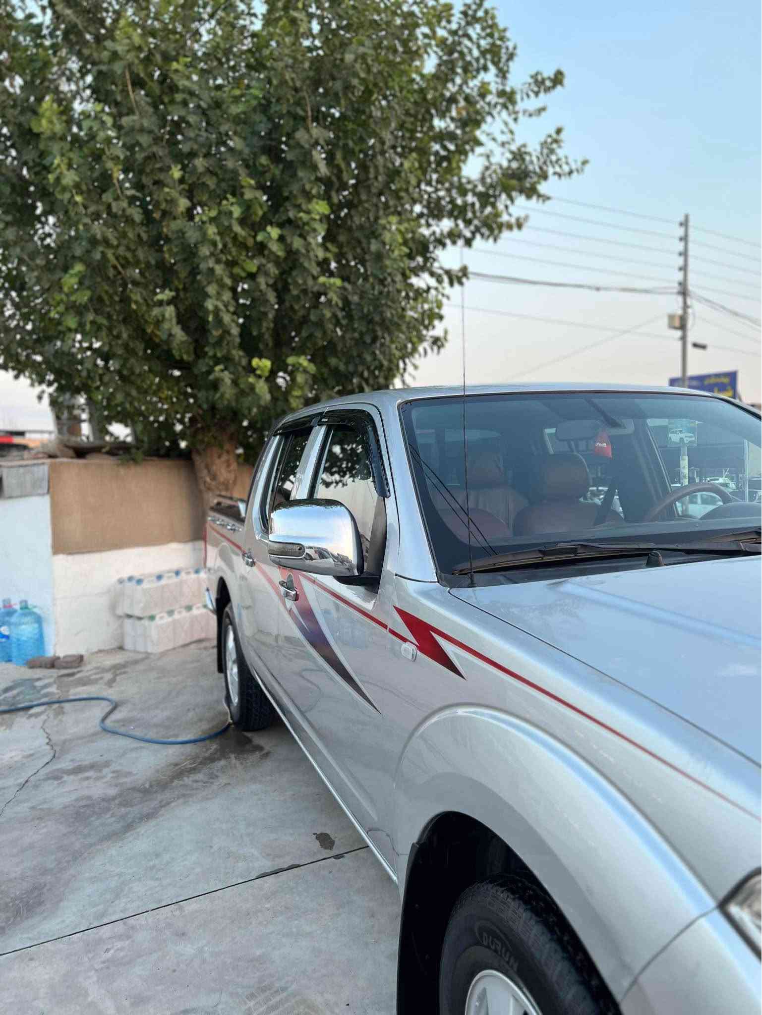 ناناڤارا ٢٠٠٩ سەیارەکە پارچەو پەلەیکی بۆیاخە بێناوگرتن زۆر جوانە سەنەوی بەسەر چوە زۆر جوانو بێ کێشەیە.

***********
*********** السليمانية, العراق
