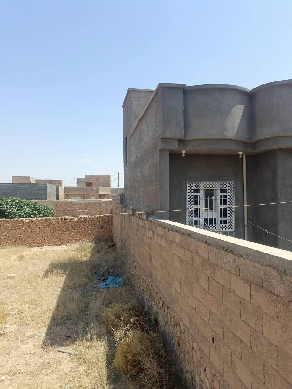 سلام عليكم خوان بيت معروض البيع بحي الامين مغابيل مشروع الماء ملاحضه البيت بناا جديد السعر 35 ***********
