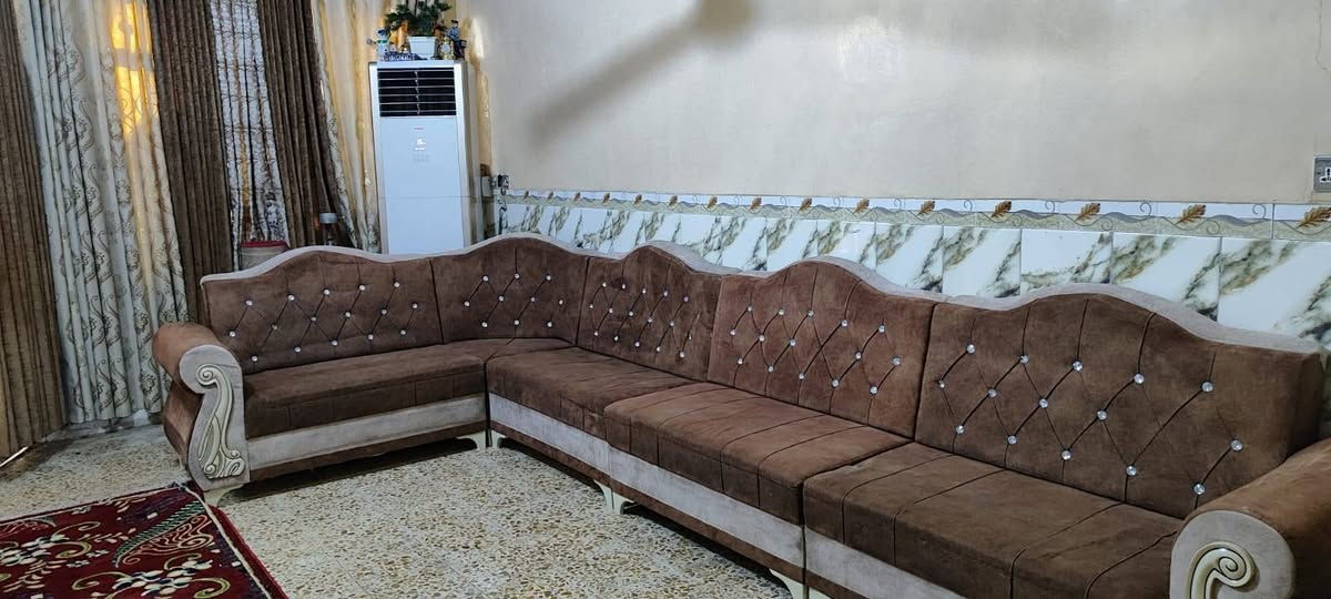 السلام عليكم ديوان البيع نضيف جدآ نضافه فوللل ما بي اي ضرر ولا مكسور لونه يخبل 5 قطع كامل نضيف سعر225 وبي مجال العنوان أبو رمانه العوفيه يم حسينيه الرسول الشراي يتصل على الرقم *********** عمارة, ميسان
