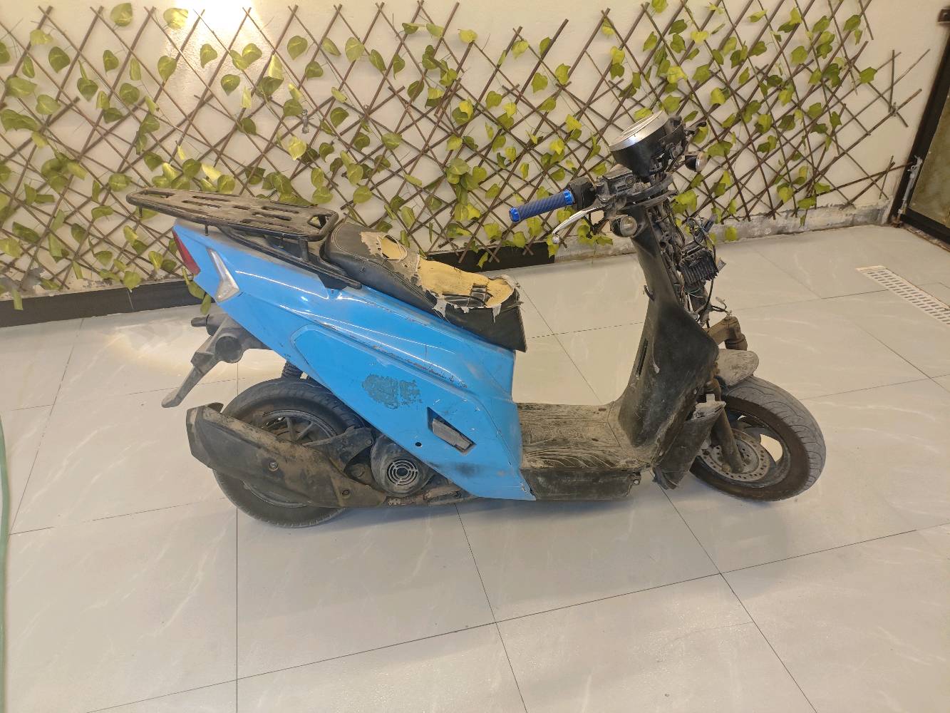 دراجه للبيع سعر 225 بيها مجال قليل عوزها كفر كدام كهربائيات كلها شغاله اشاير خلفيه ولبكلايت وهورن معوزه كفر كدام وكشن