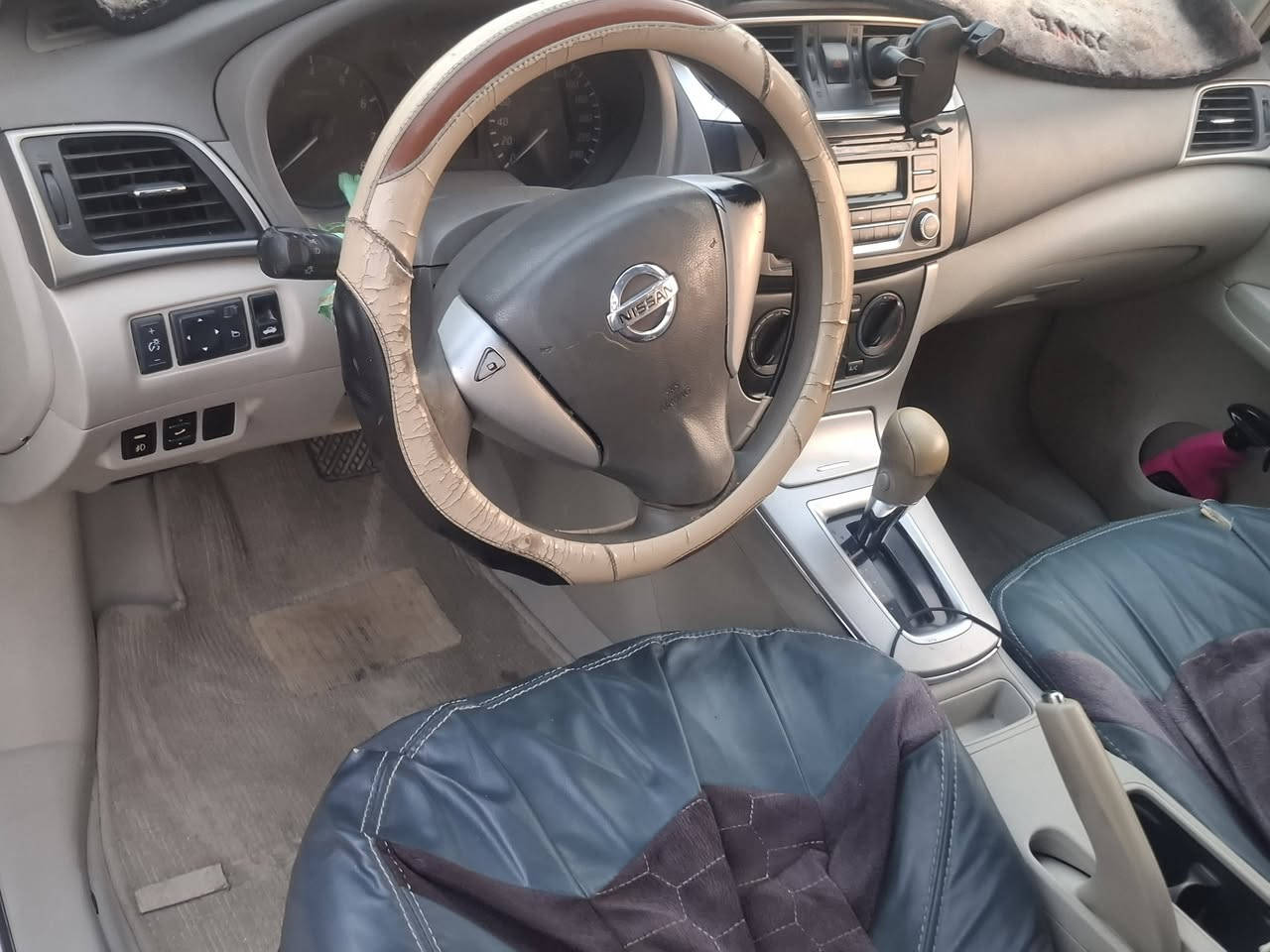 السلام عليكم
سيارة نيسان سنترا خليجي ياباني موديل ٢٠١٦ رقمها حلوه
سيارة بيها بس بنيد فقط طاير مرجعينه بارد سعرها ١١٠ 
***********
