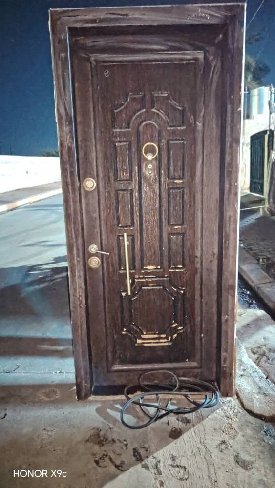 السلام عليكم
باب كليدور ستقبال نضيف أي عيب مابي كيلون قفاله كله شغال قياس 225×97 مترين و 25 في 97
 السعر 90 ألف وبي مجال للاستفسار الاتصال على الرقم ***********
عنوان كركوك اسرئ مفقودين كركوك, العراق
