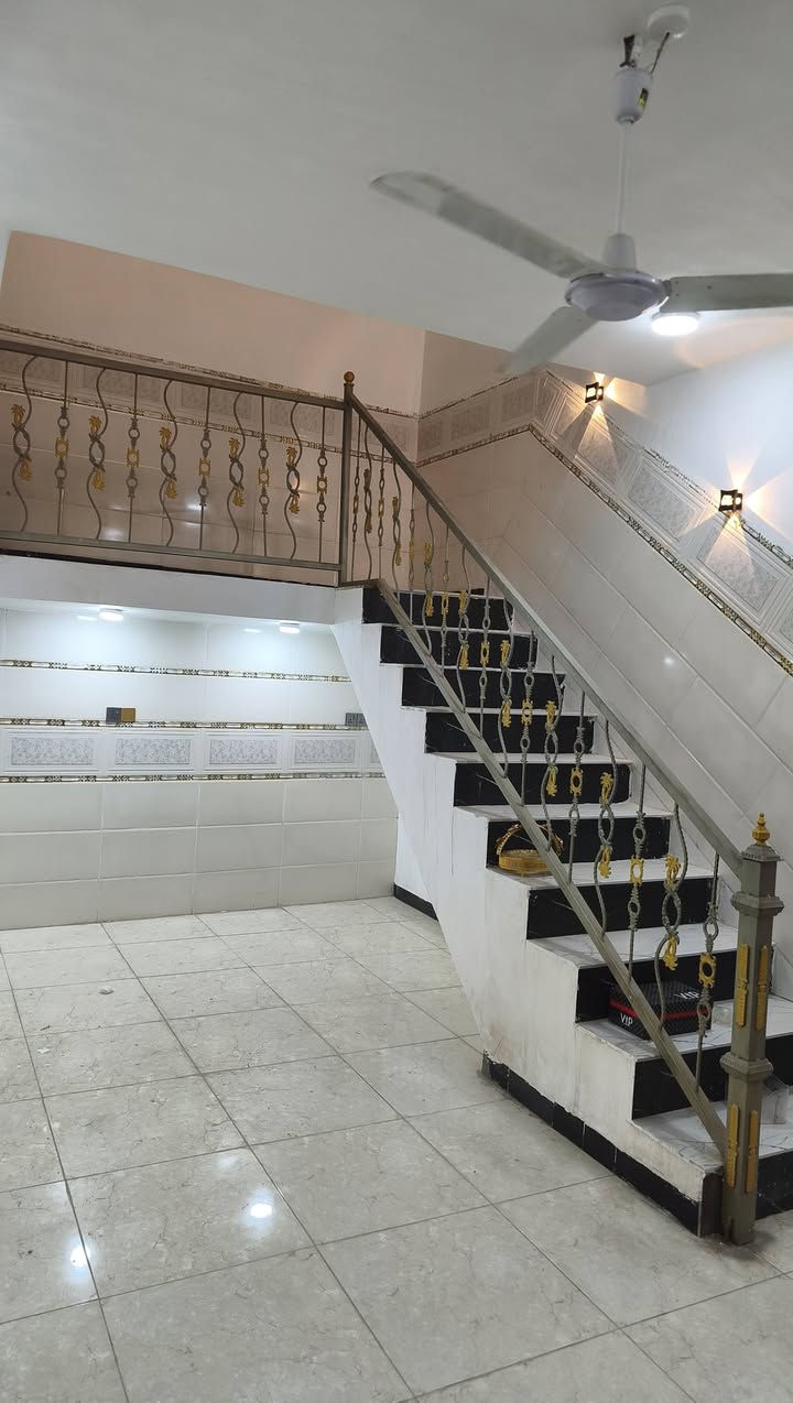 السلام عليكم دار للبيع طابو صرف مساحه 150 متر حي الاصدقاء  قرب مدرسة الوقف الشيعي يتكون من غرفتين نوم وصاله واستقبال ومطبخ ومجمع صحيات يتكون من غرفتين نوم وصاله واستقبال ومطبخ ومجمع صحيات 

عرض الشارع 8 متر  البيت بناء حديث

وسعره معقول

للاتصال ***********
