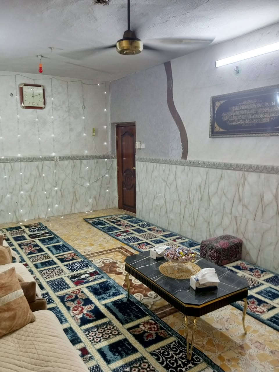 السلام عليكم دار سكنية للبيع طابو ملك صرف المساحة ١٥٠ متر واجهة ١٠ نزال ١٥ مع تشجير حديقة منظمة ٢٠٠ متر السعر ١٥٠ للاستفسار الاتصال بالرقم *********** المكان زعفرانية دور الشرطة قرب حسينية الزهراء ع مقابل مدرسة الرافدين

