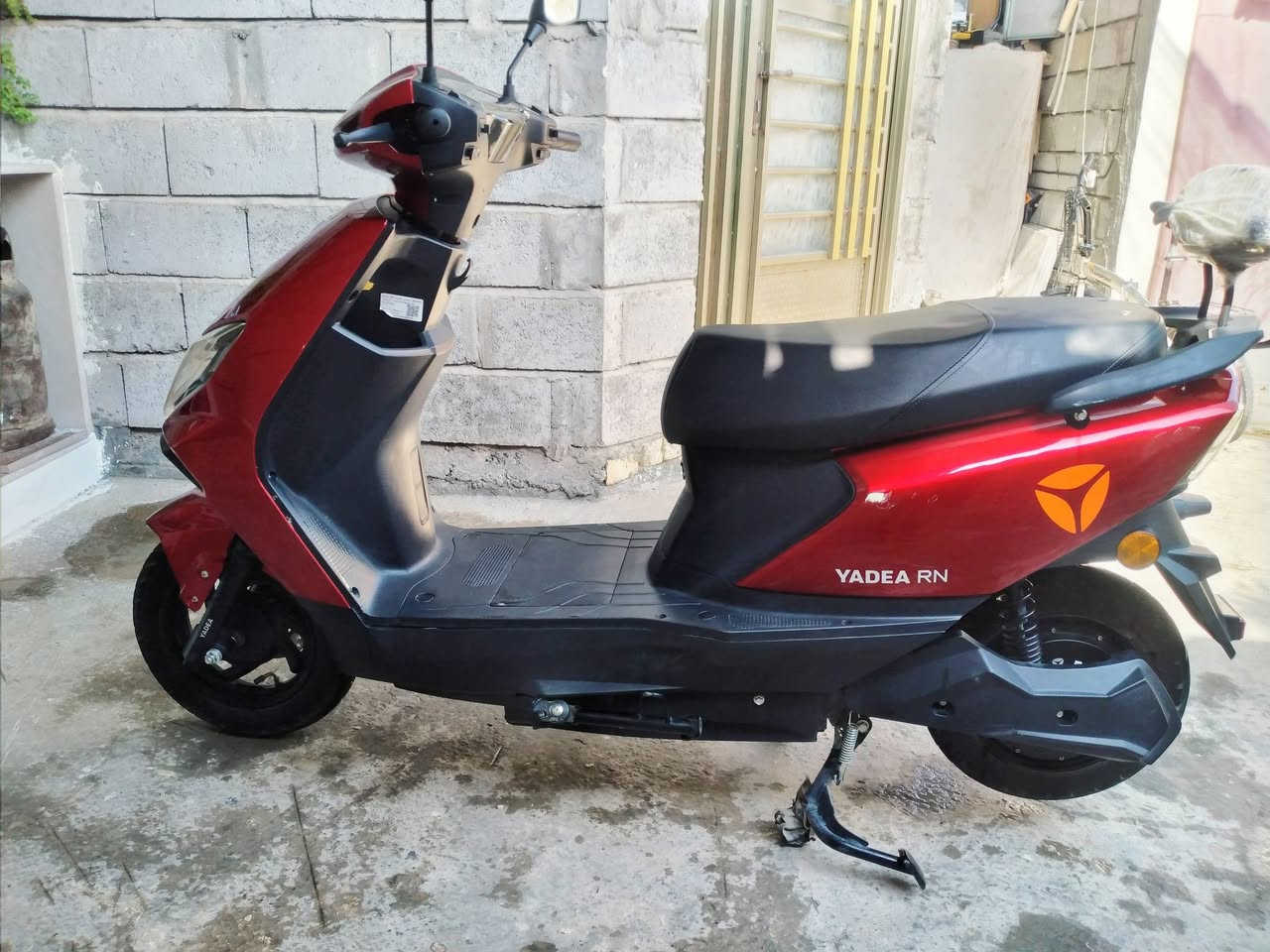 سلام عليكم دراجة شحن للبيع نوعيةYADEA RN حجم كبير ٢٤ سويجين وبصمتين دراجة نضيفة مابيه اي شي بطاريات ٦ شاحنة  اصلية للتواصل اتصل على هاذا الرقم (***********)
