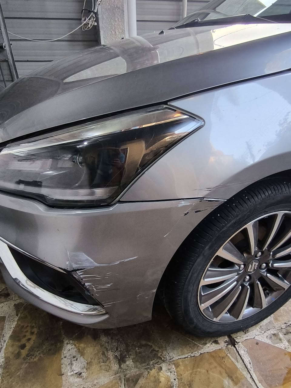 سياز 2022 للبيع 100 ورقه
ماشيه 180الف وقابل للزياده مكفولة من الحادث والصبغ 
بيها بارد بالجنطه موضحه بالصور وشخوط بسيطه ايضا موضحها 
السيارة ب 2027  وتصير حره استقطع مباشر من الماستر صاحب السيارة موظف بالكهرباء مال المسيب ومستعد للوكالة واني عندي بيها وكالة من كاتب عدل
مكان السيارة بغداد الكرخ @
السيارة تحتاج صدر صدرها تعبان 
الرقم
 *********** بيه واتس اب
