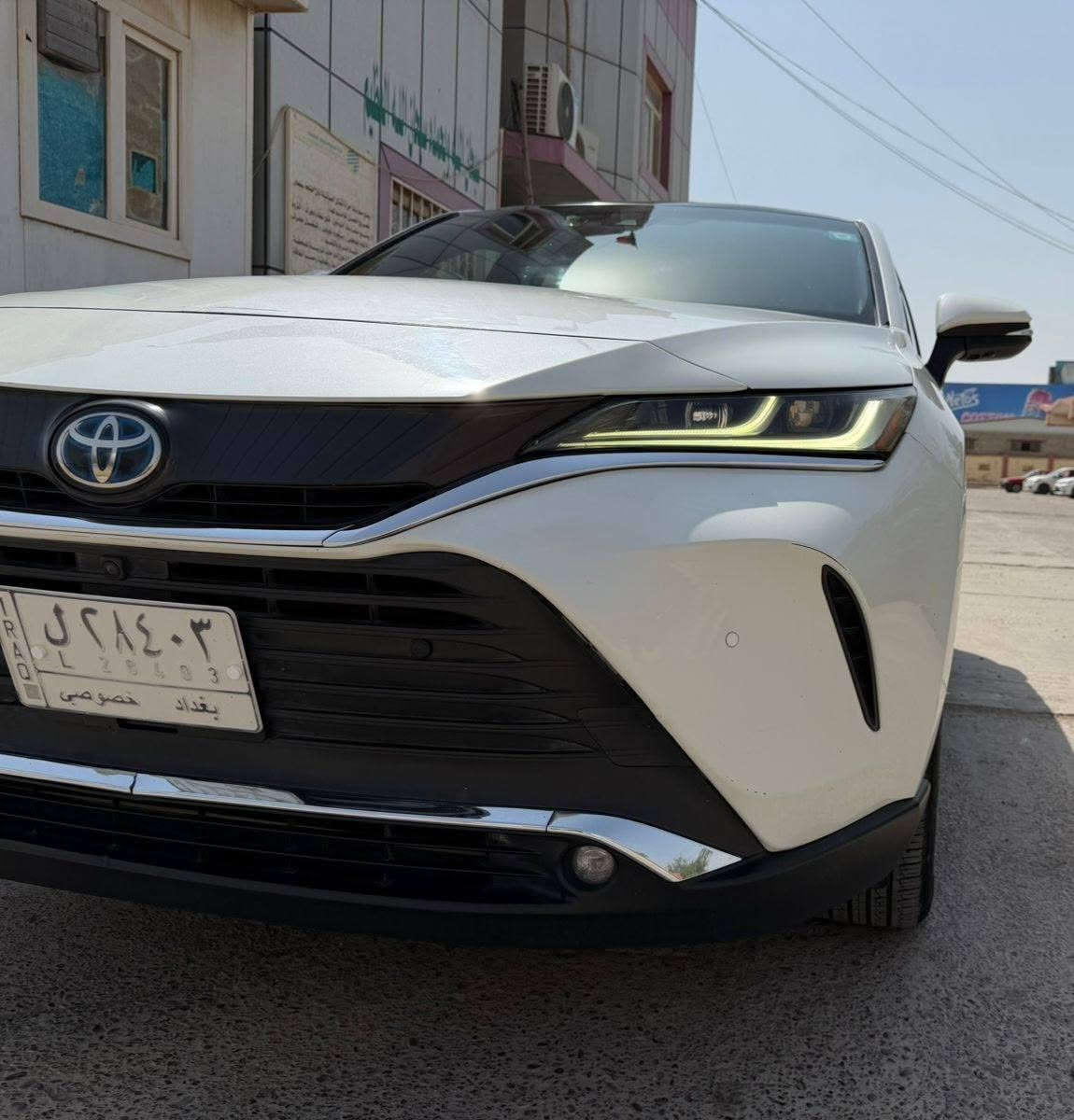 السلام عليكم للبيع فينزا موديل 2022 لون ابيض فول مواصفات  Limited 
ماشيه 125 الف كيلو
ضررها جنطه والجاملغ الايسر 
باب السايق والوراه كلير بامريكا وتكحيل بخشم البنيد
السياره كامله من كلشي بدون اي نواقص رقمه بغداد شرط التحويل السعر المطلوب 215 $  مكان السياره سامراء للاستفسار على الرقم
***********
او على الخاص موجود
