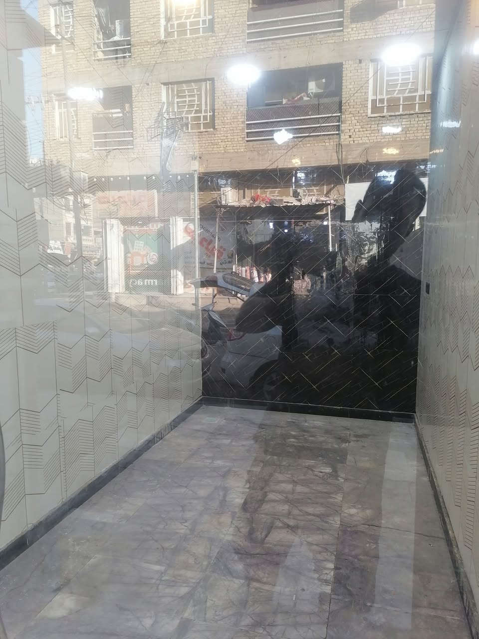 محل للأيجار البلديات UN شارع ٣٠  ***********

