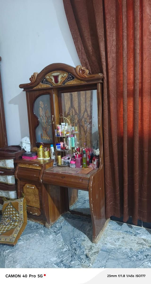 غرفة ماليزي للبيع
المكان الرفاعي
السعر 300وبيها مجال
مكلف بالنشر
للاستفسار هذا رقم صاحب الغرفة ***********

نص مكتوب في الصور:
- CAMON 40 Pro 5G 23mm f/1.8 1/45s ISO777
- CAMON 40 Pro 5G 23mm f/1.8 1/45s ISO232